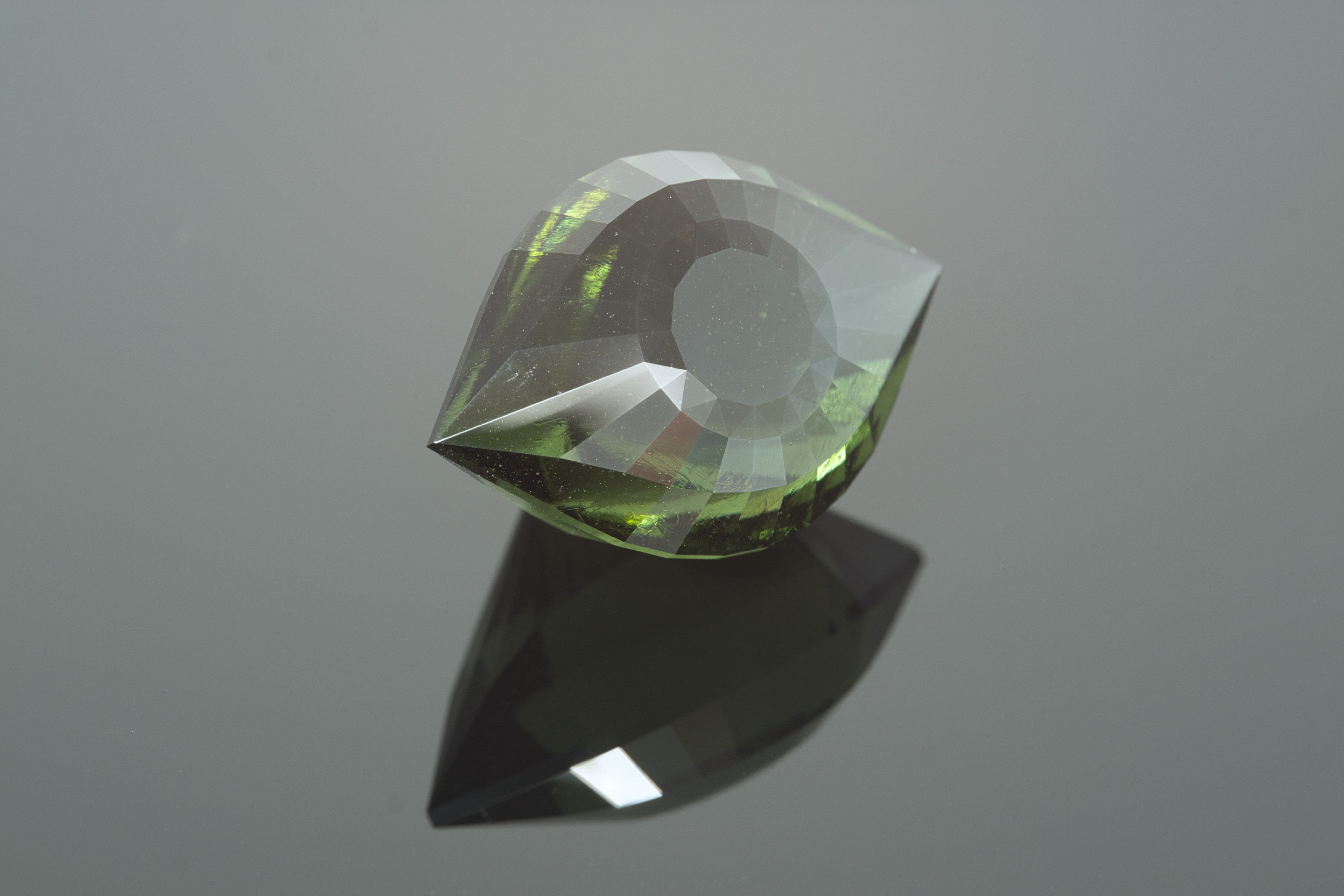 Faceted moldavite – Cleopatra's Eye 46,5ct - BV079