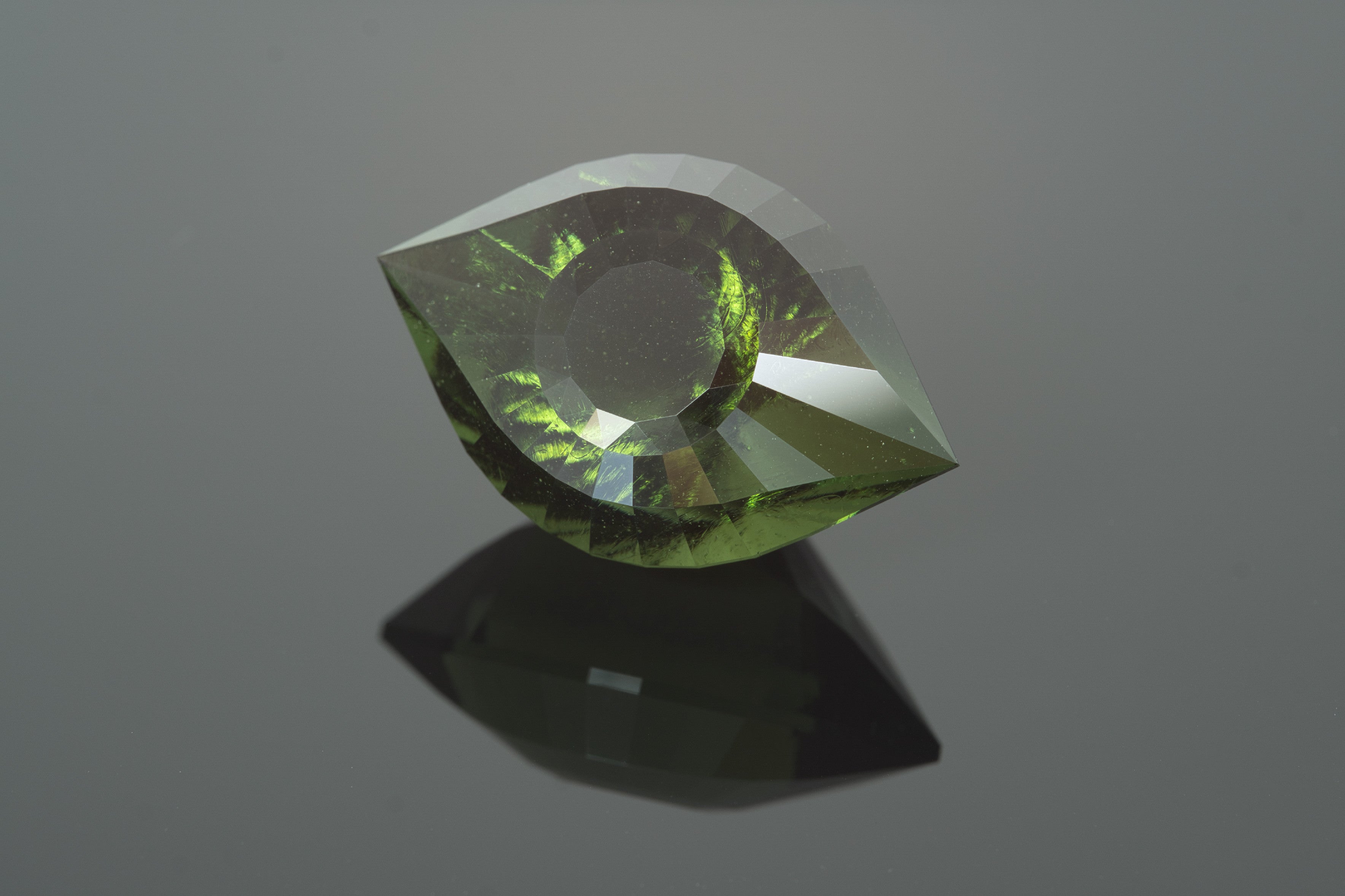 Faceted moldavite – Cleopatra's Eye 46,5ct - BV079
