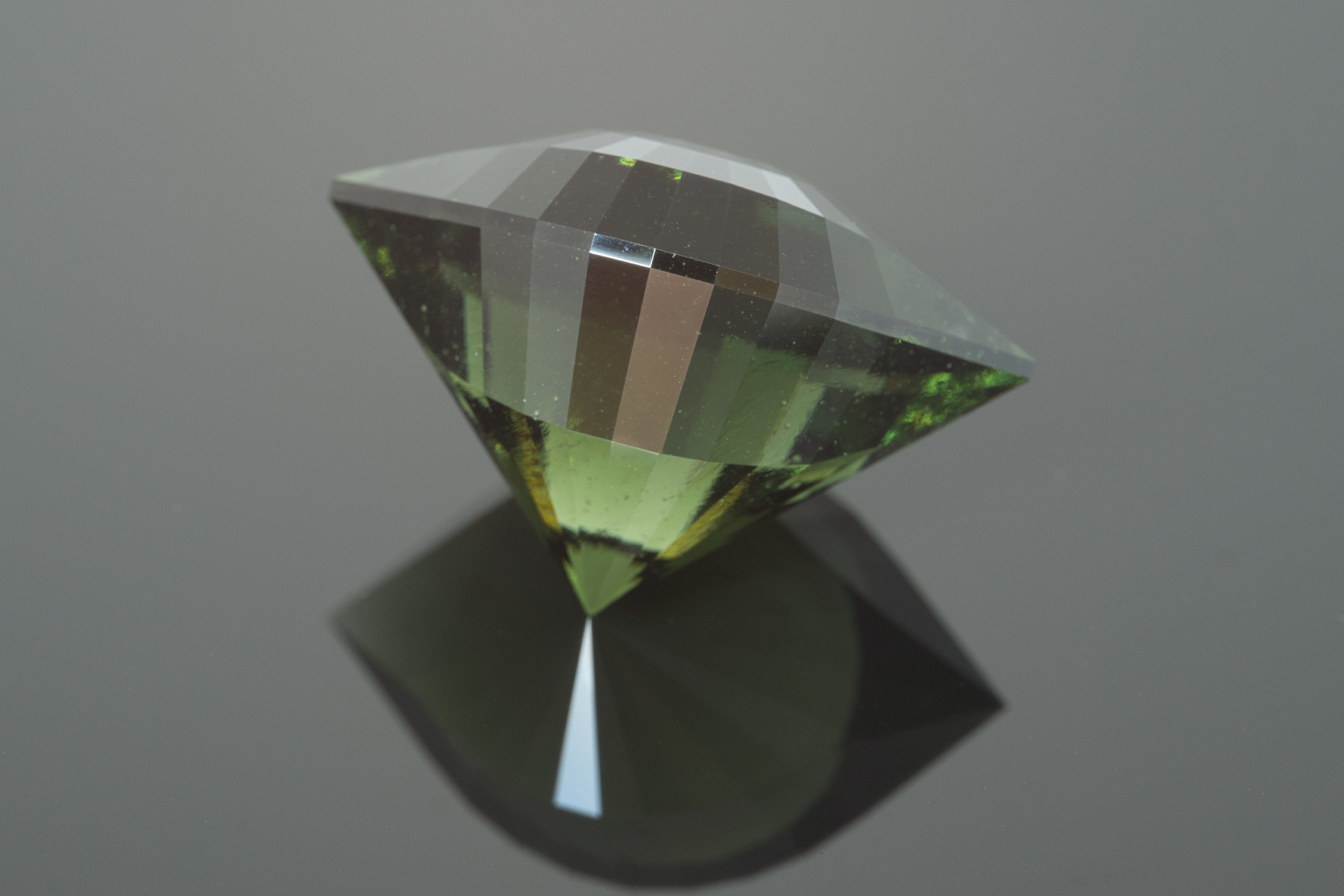 Faceted moldavite – Cleopatra's Eye 46,5ct - BV079
