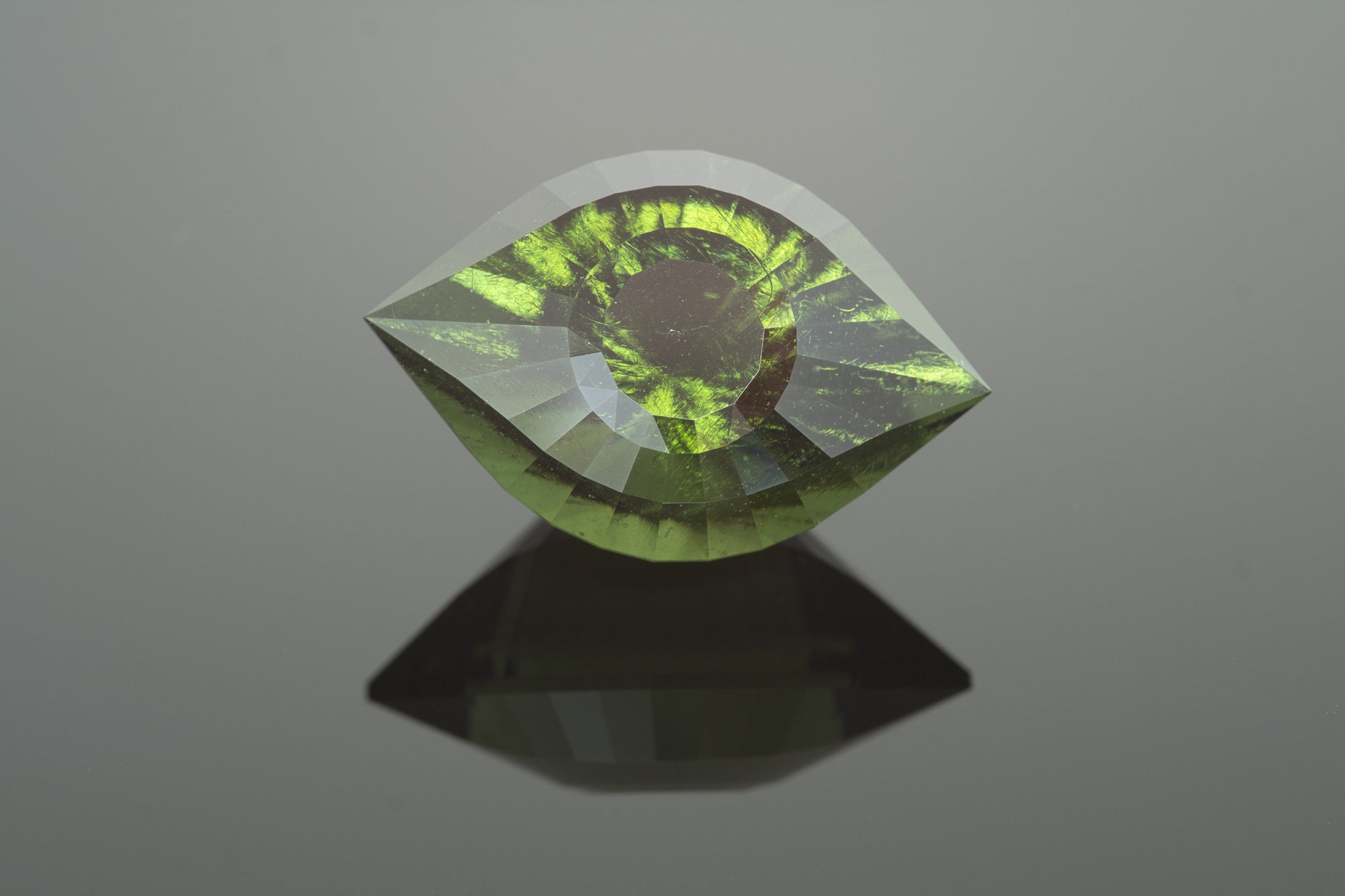 Faceted moldavite – Cleopatra's Eye 46,5ct