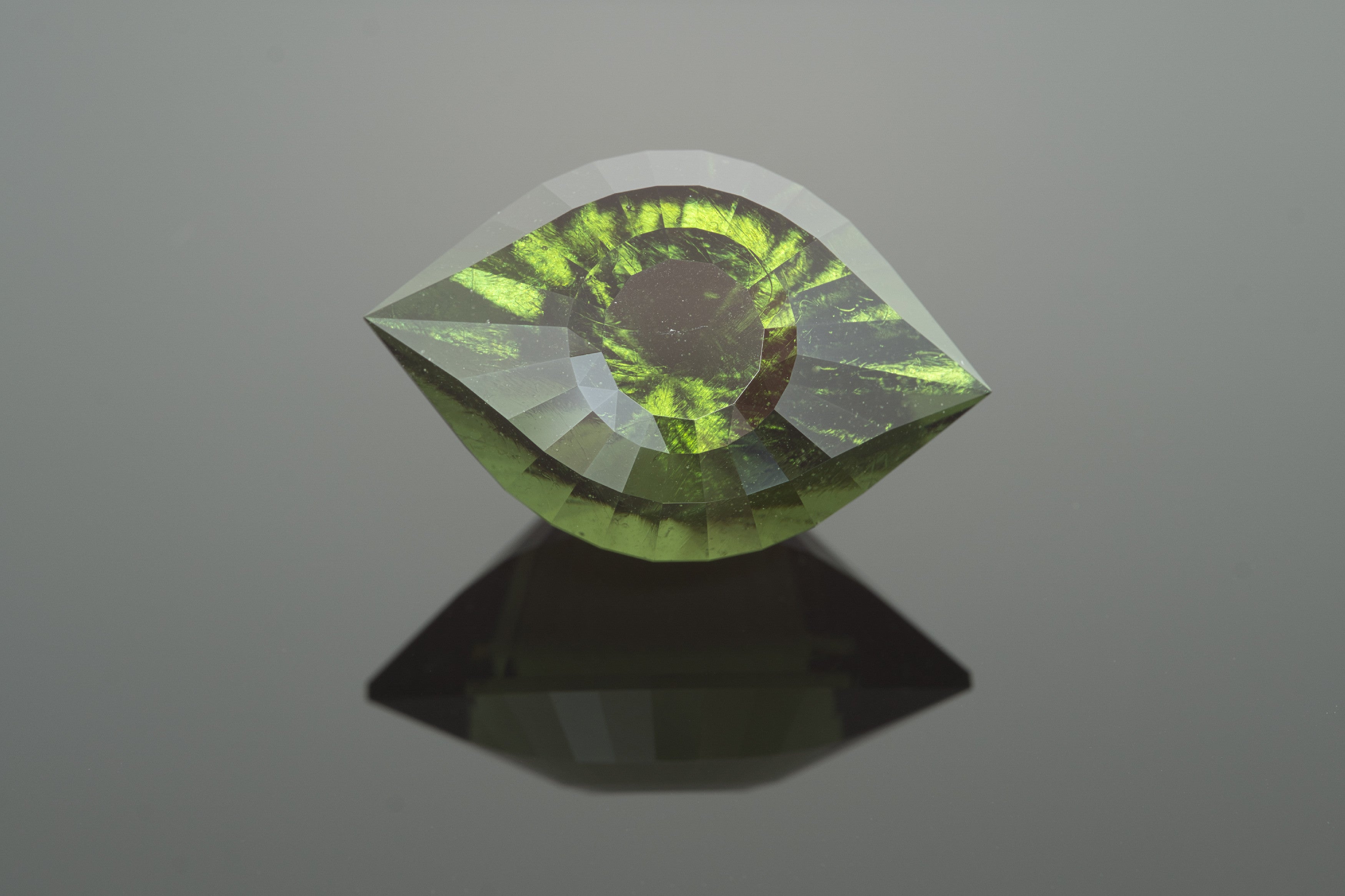 Faceted moldavite – Cleopatra's Eye 46,5ct