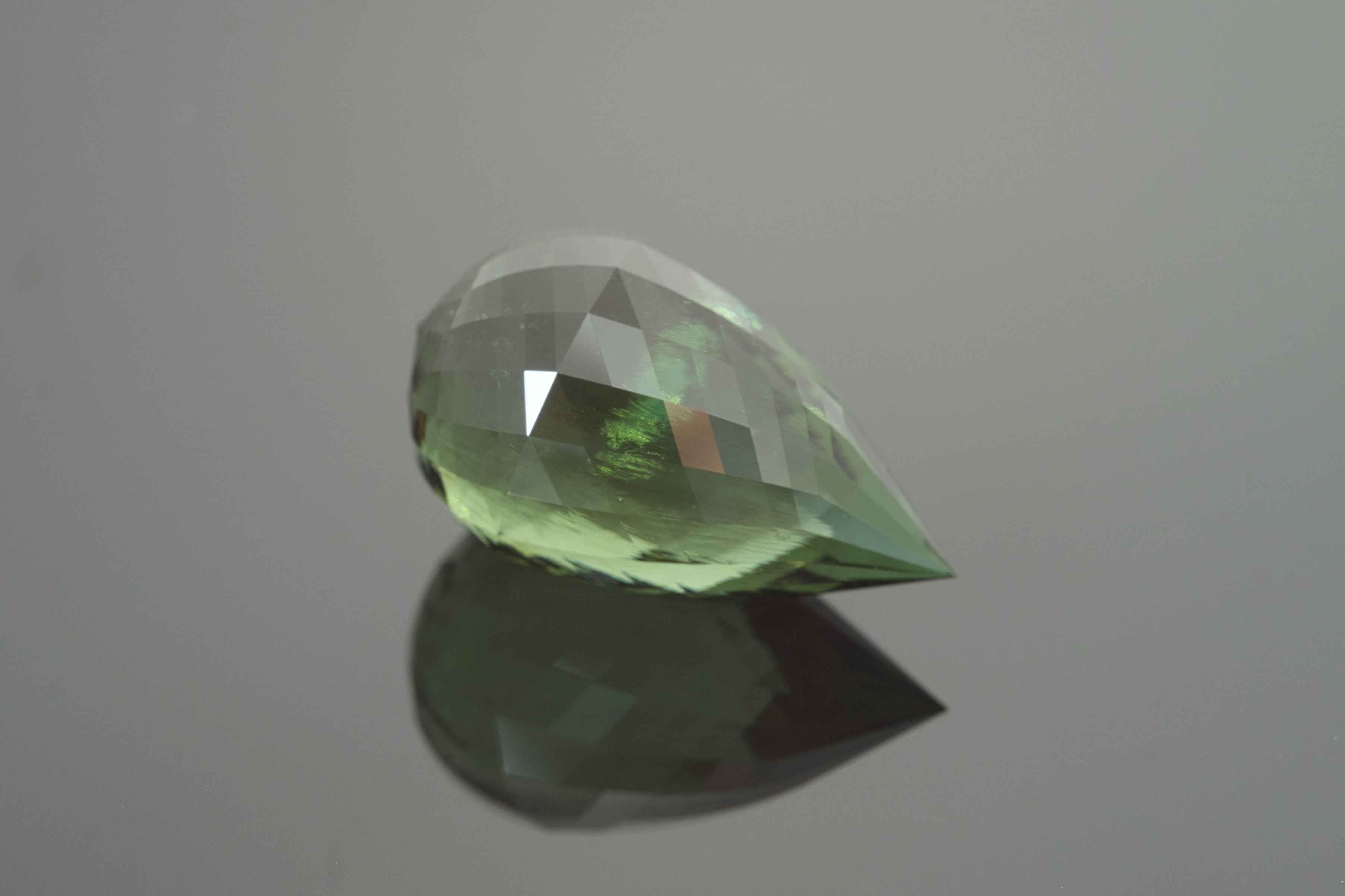 Moldavite faccettata 32ct – TOP CUT – 272 facets - BV080