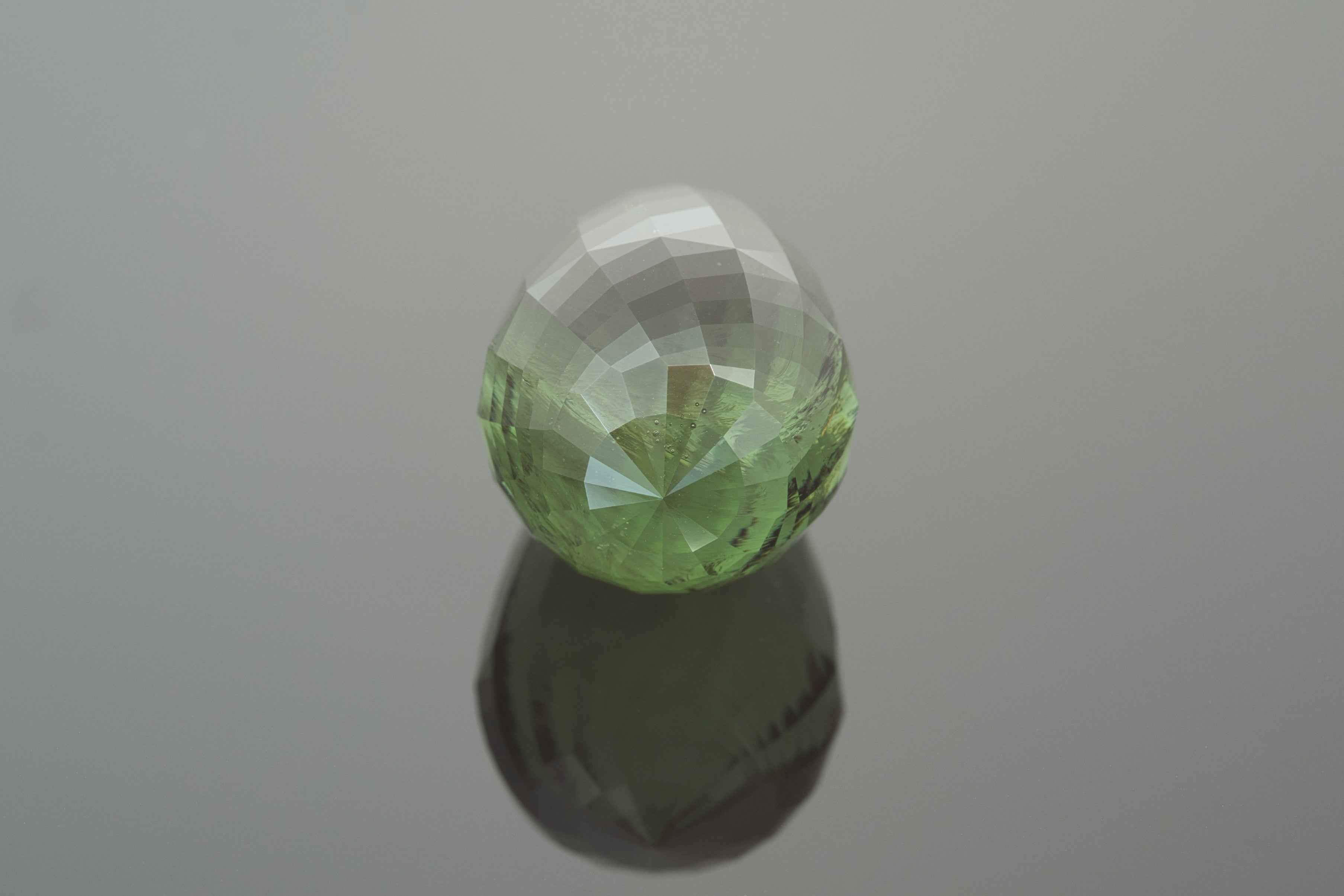 Moldavite faccettata 32ct – TOP CUT – 272 facets - BV080