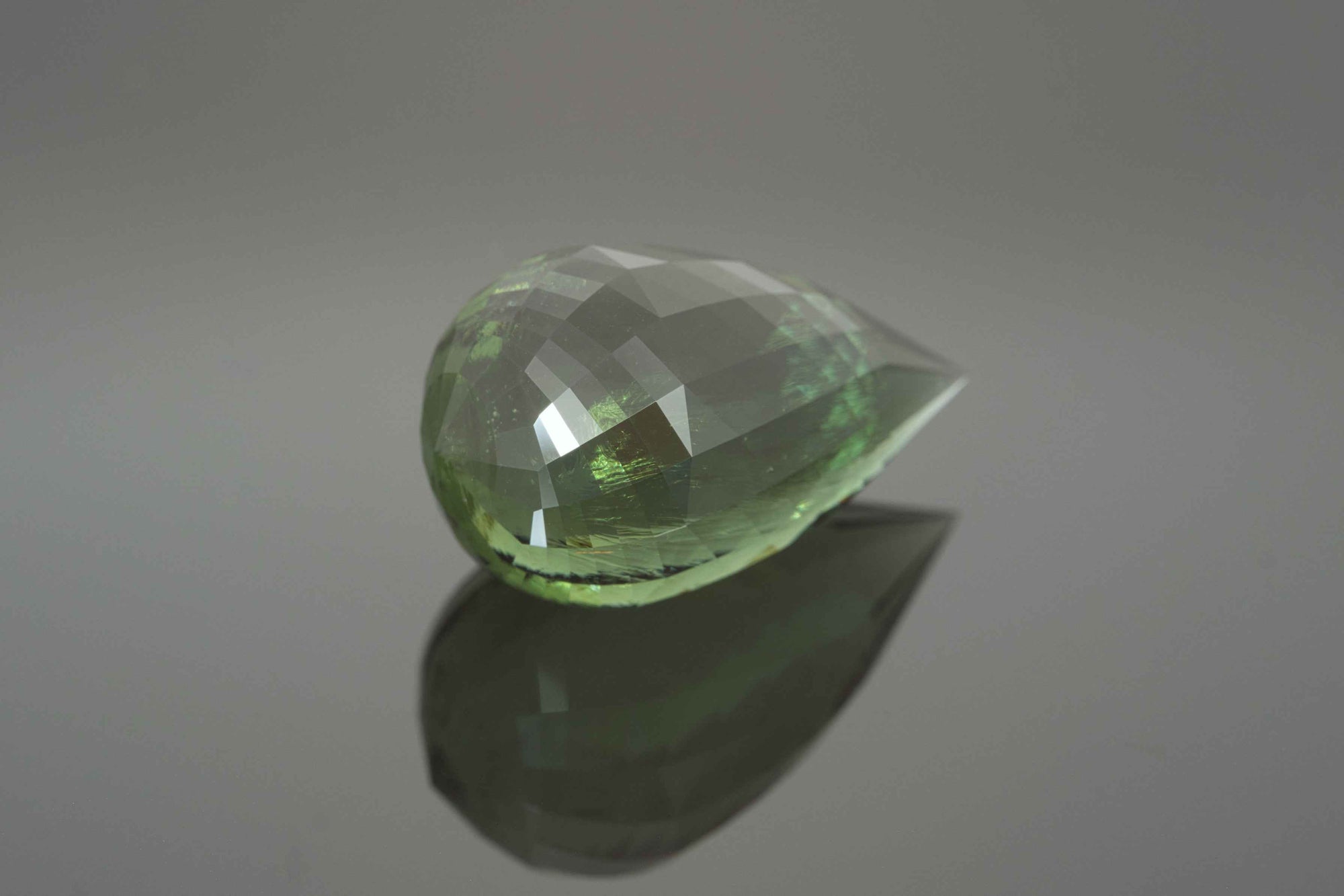 Moldavite faccettata 32ct – TOP CUT – 272 facets - BV080