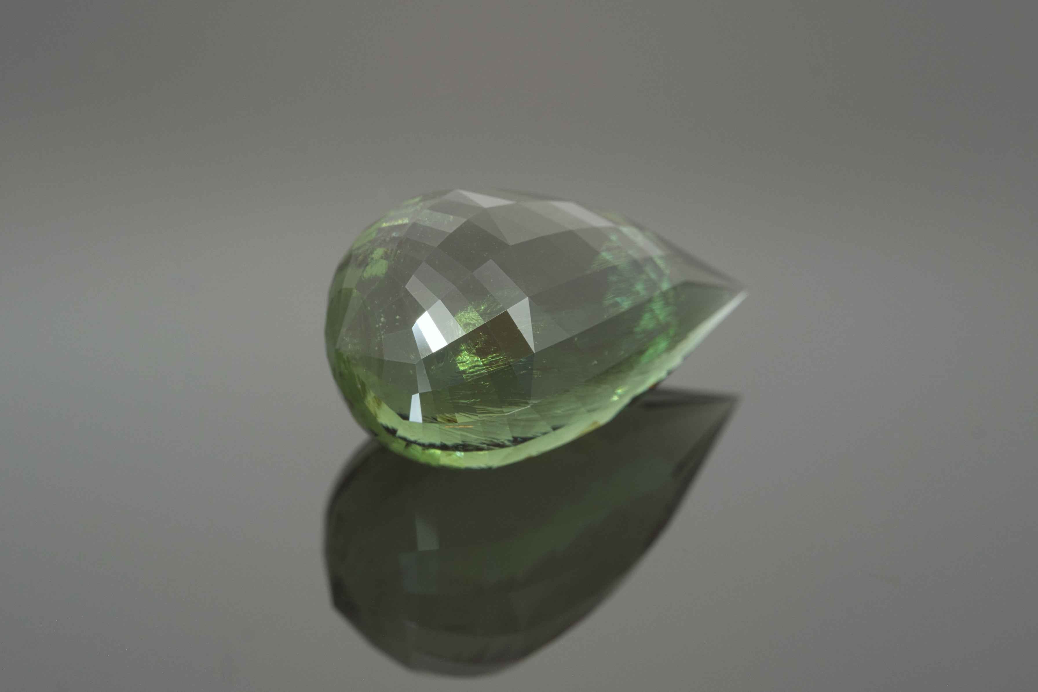 Moldavite faccettata 32ct – TOP CUT – 272 facets - BV080