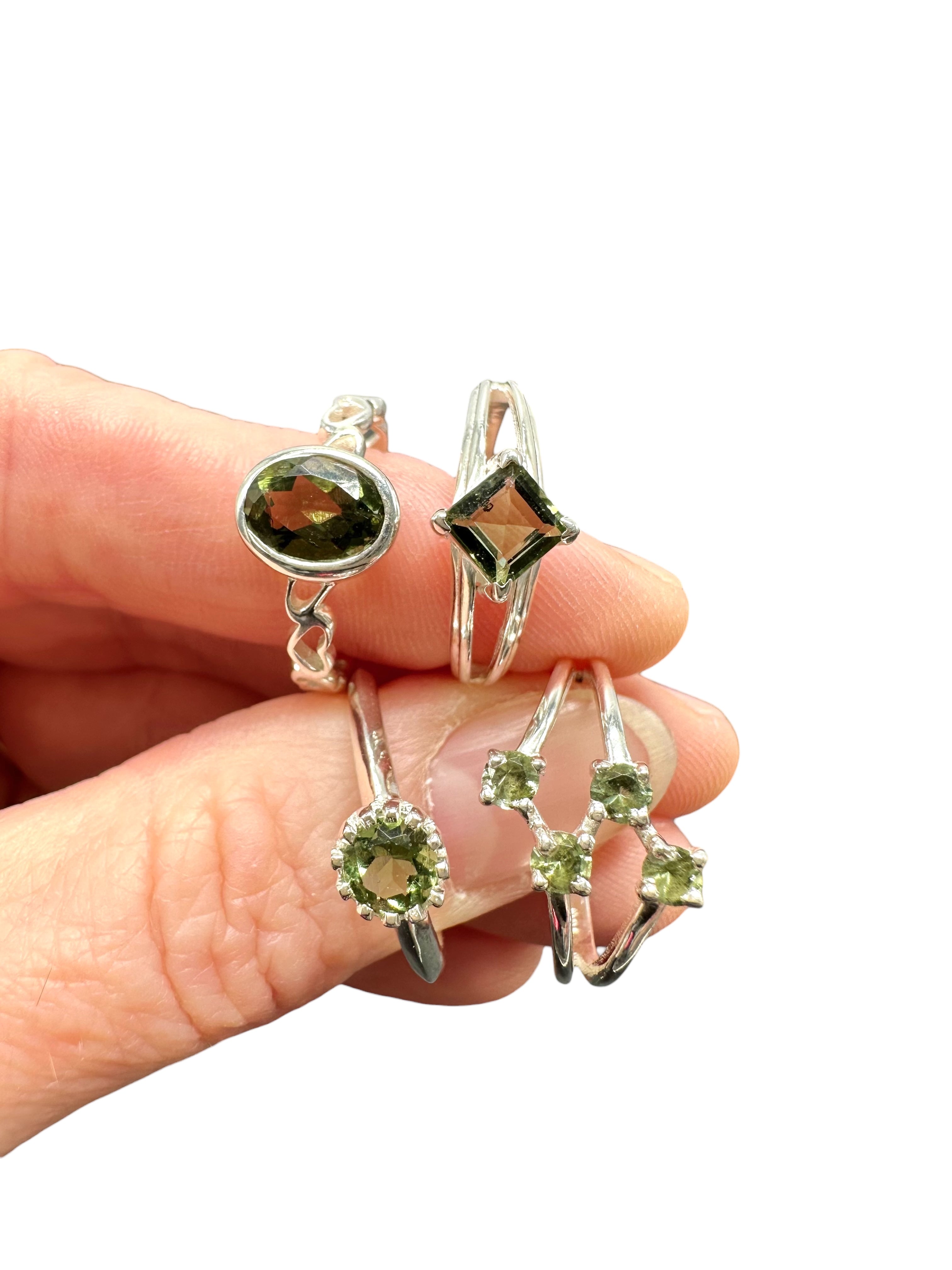 4 silver rings, size 56, with cut moldavites