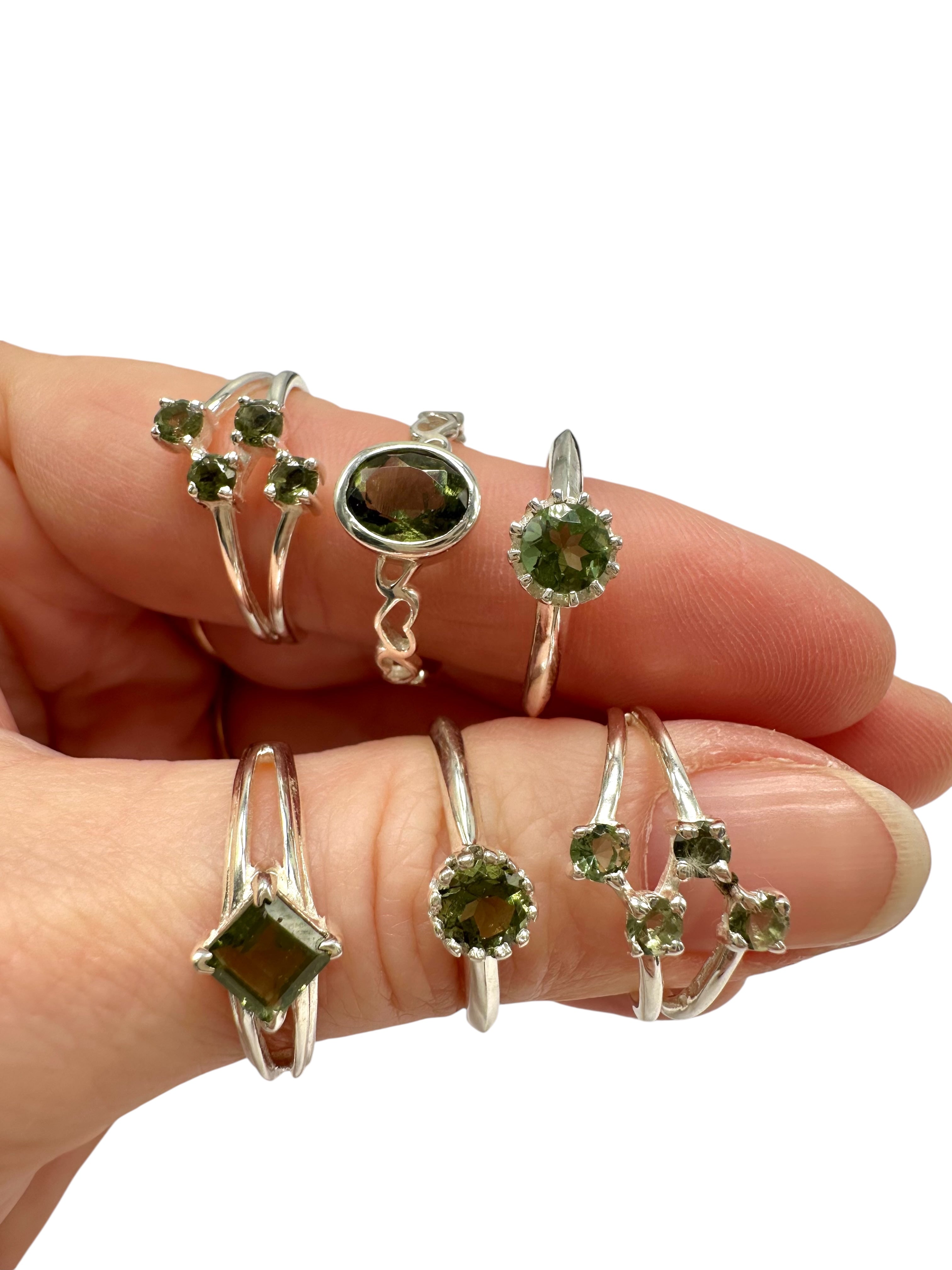 6 silver rings, different size, with cut moldavites