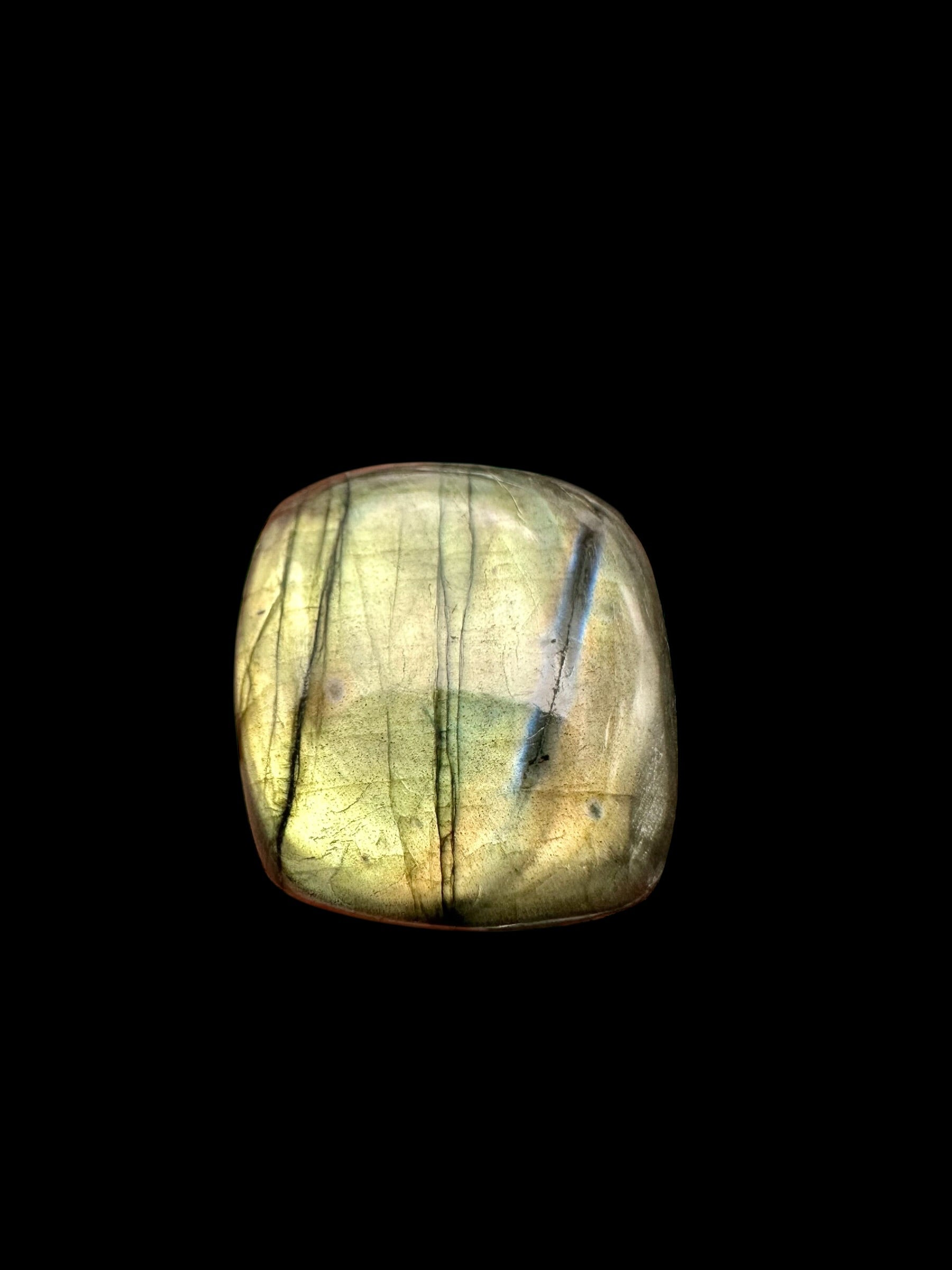 Labradorite cabochon – Madagascar
