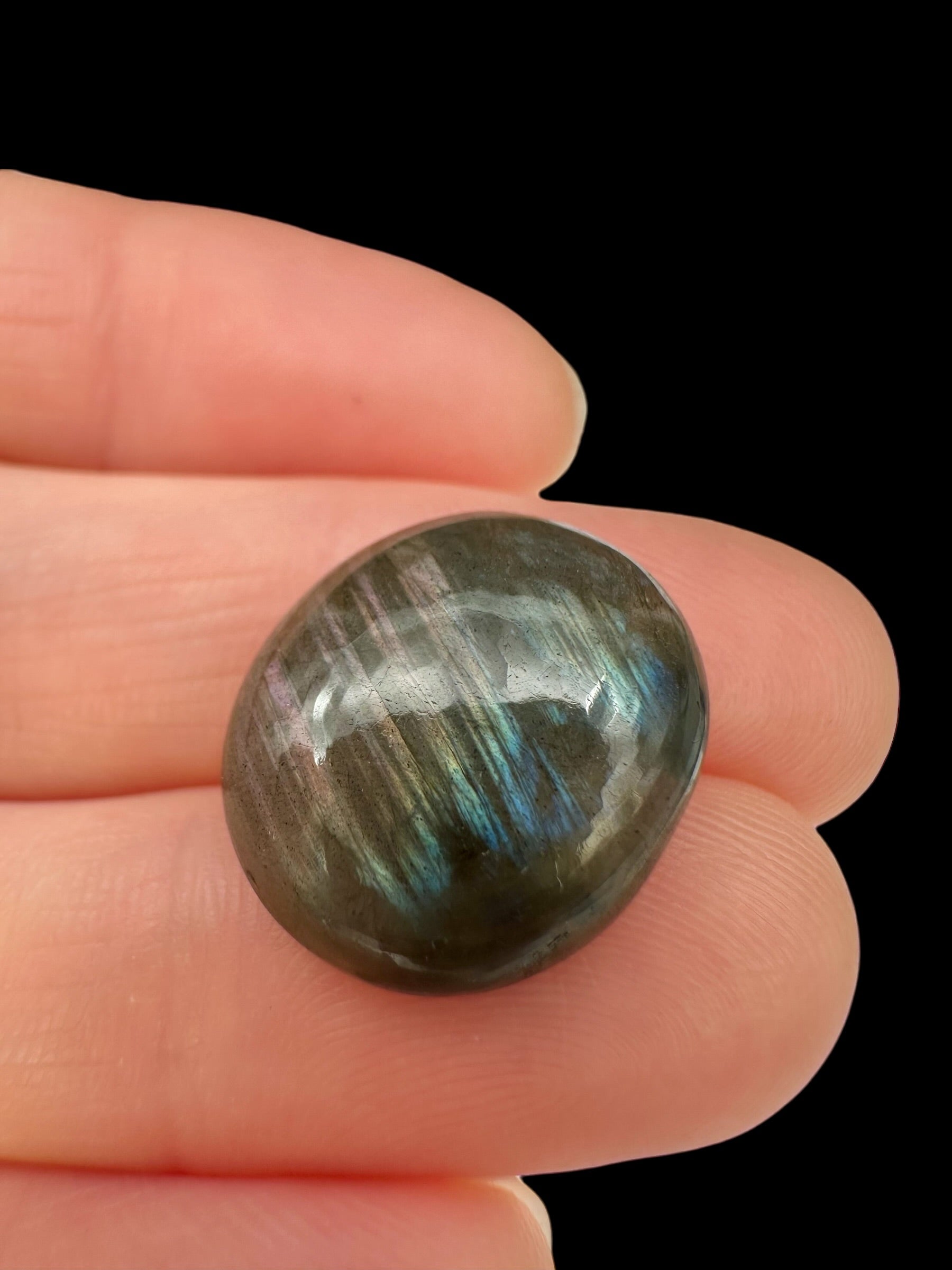 Labradorite cabochon – Madagascar