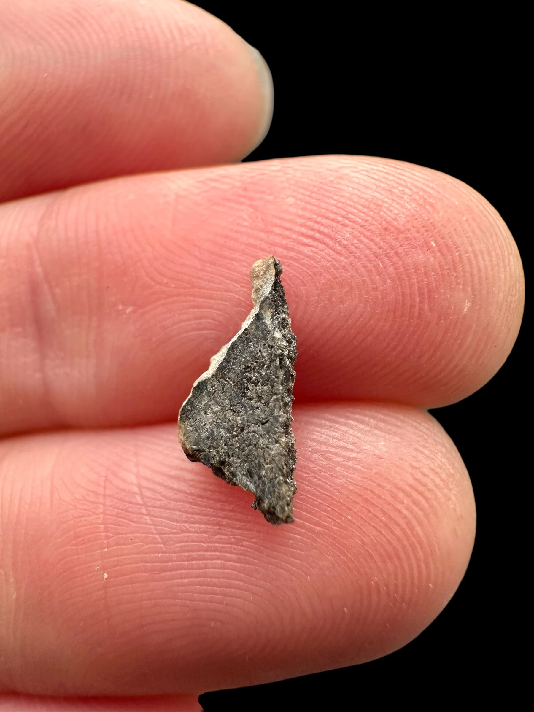 Meteorite Ksar Ghilane 022 – 0,1g – Tunisia - MEKG35