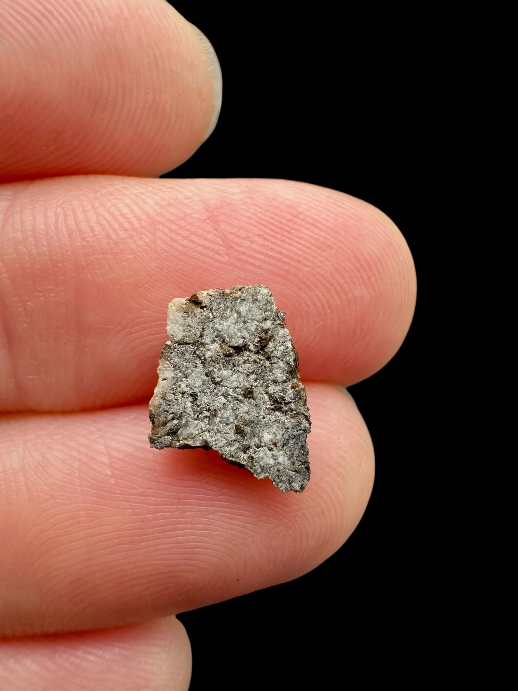 Meteorite Ksar Ghilane 022 – 0,3g – Tunisia - MEKG38