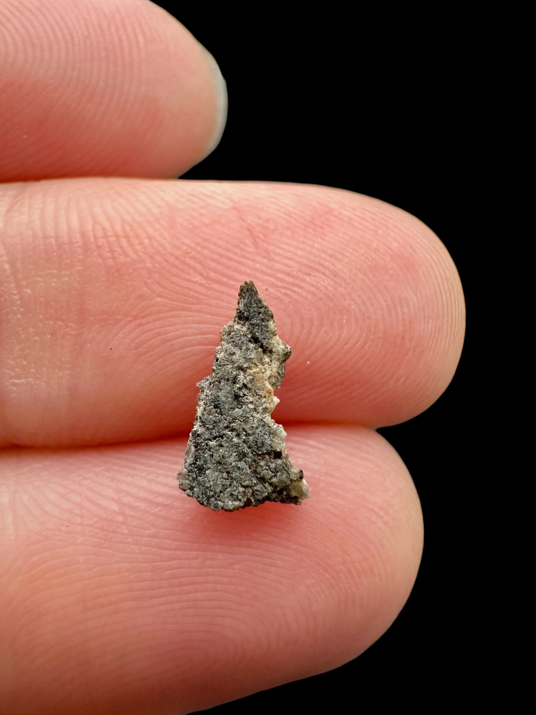Meteorite Ksar Ghilane 022 – 0,1g – Tunisia - MEKG39