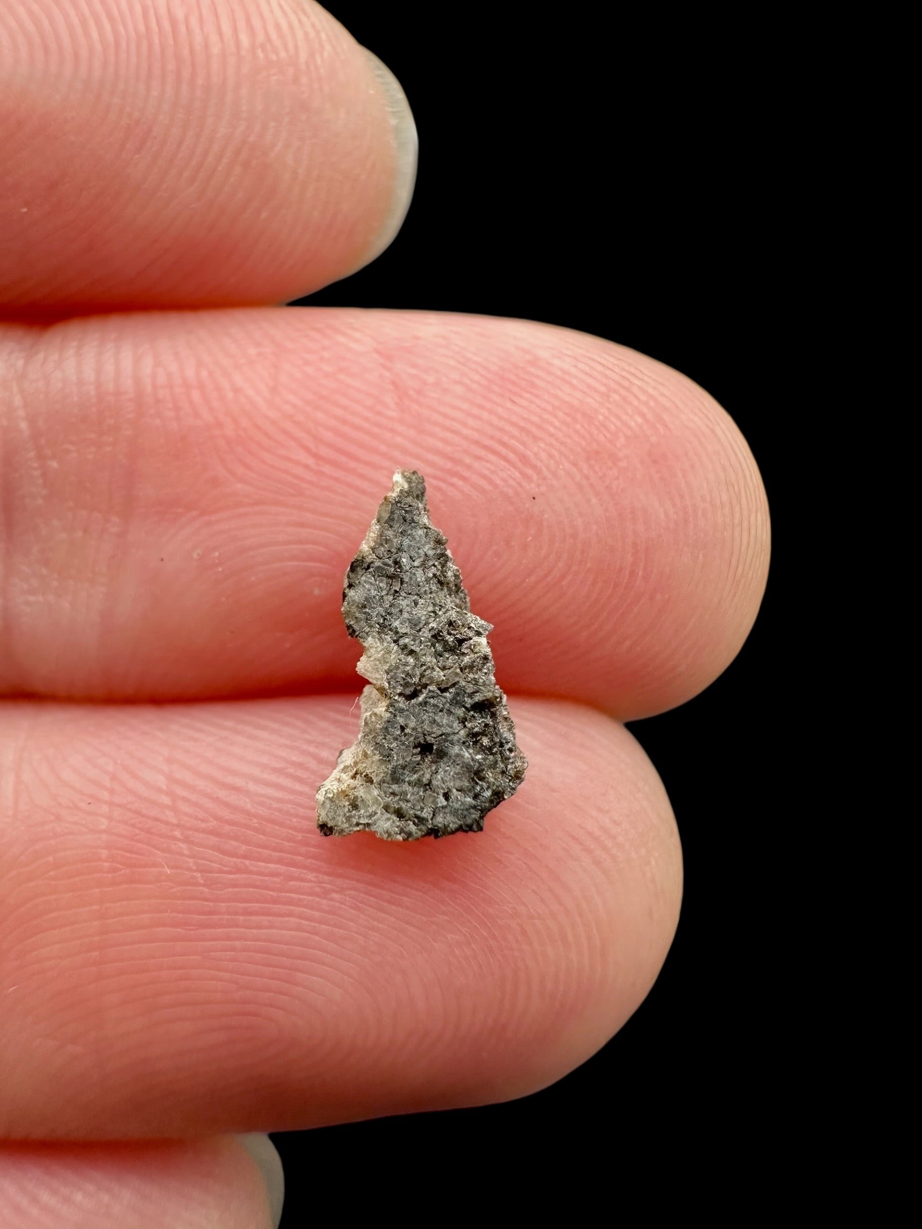 Meteorite Ksar Ghilane 022 – 0,1g – Tunisia - MEKG39