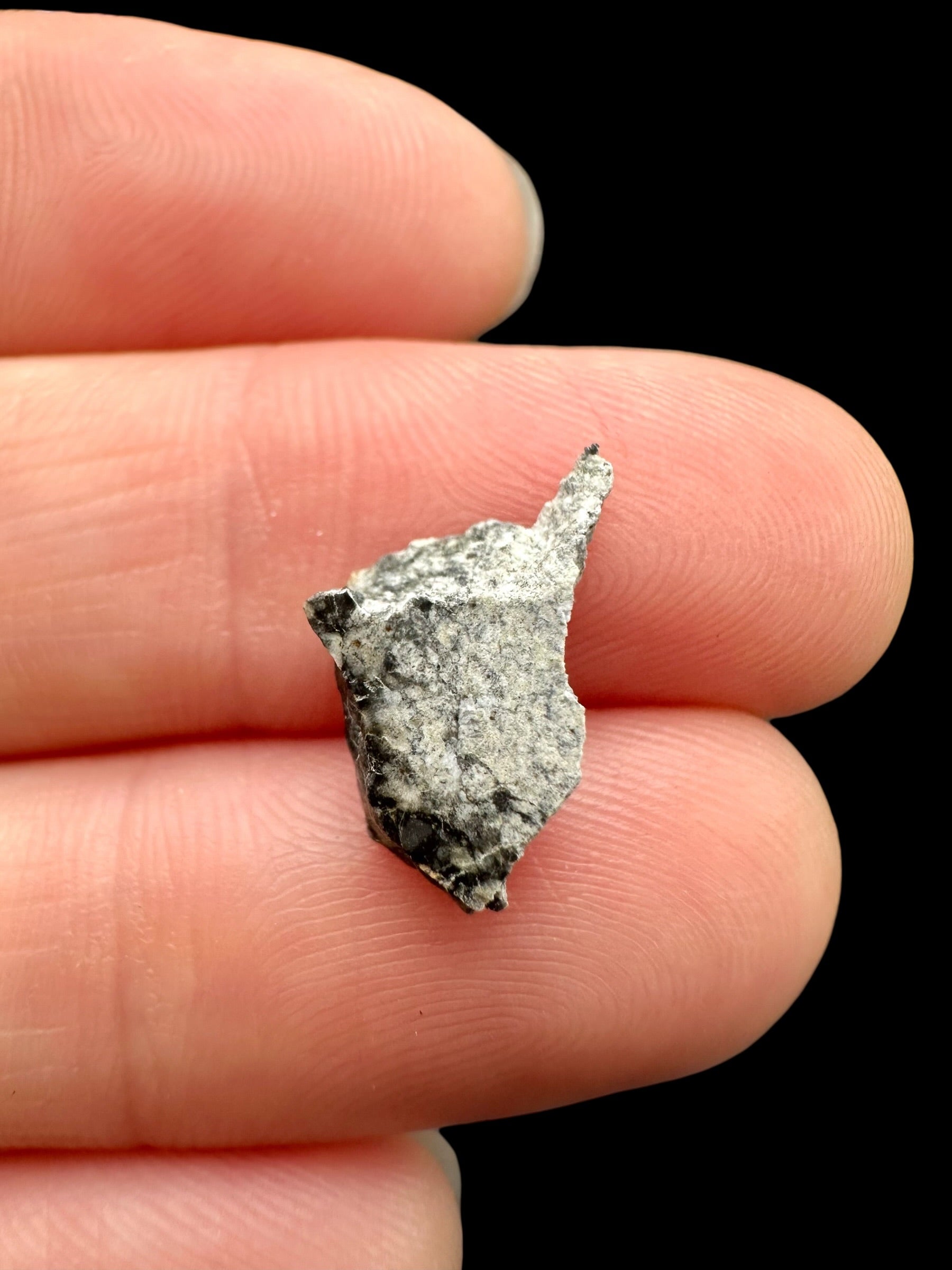 Lunar meteorite Ouargla 008 – 0,4g – Algeria - MEOU11