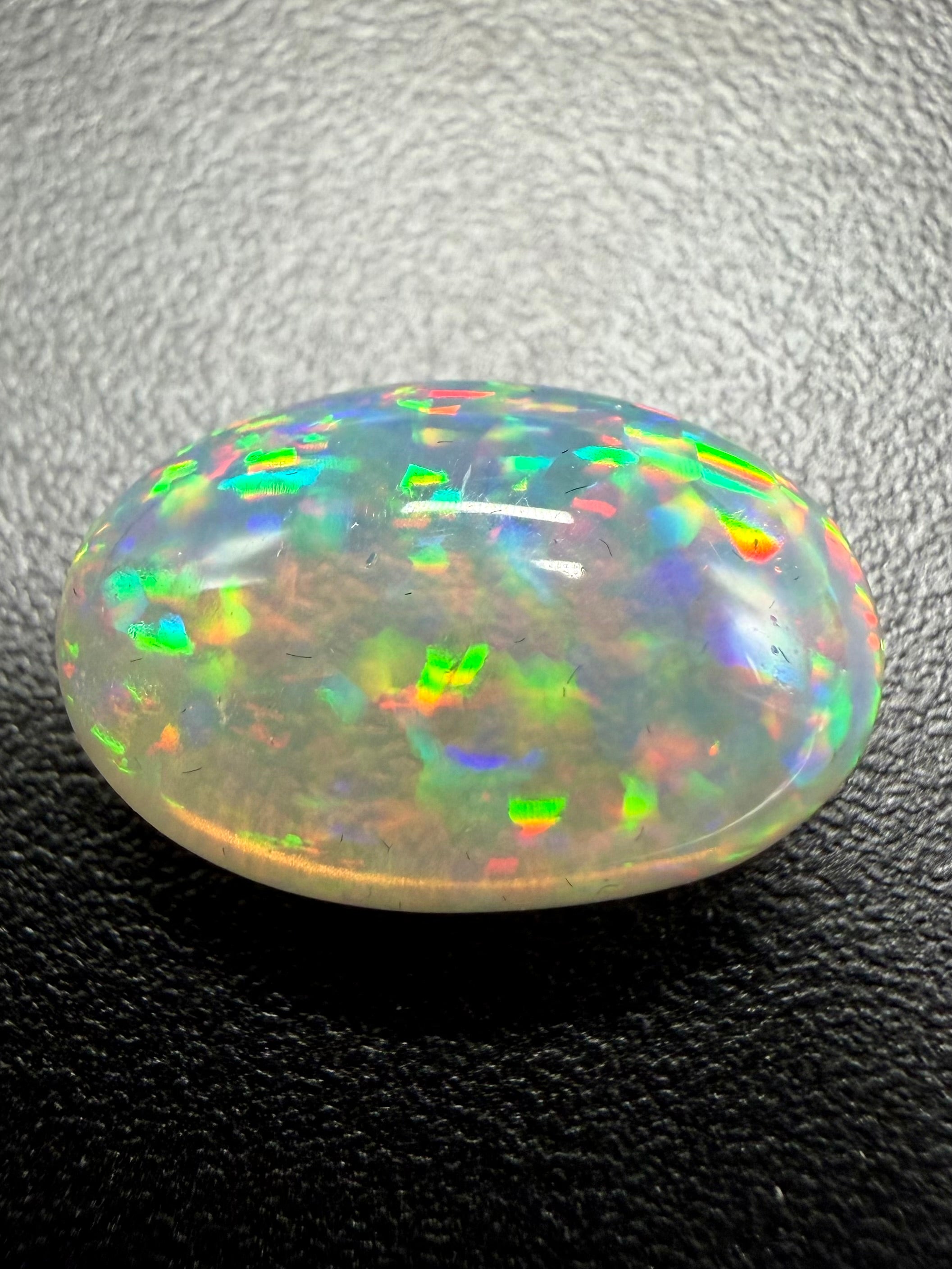 Precious opal 6,3ct – Cabochon – Welo, Ethiopia - OPK137