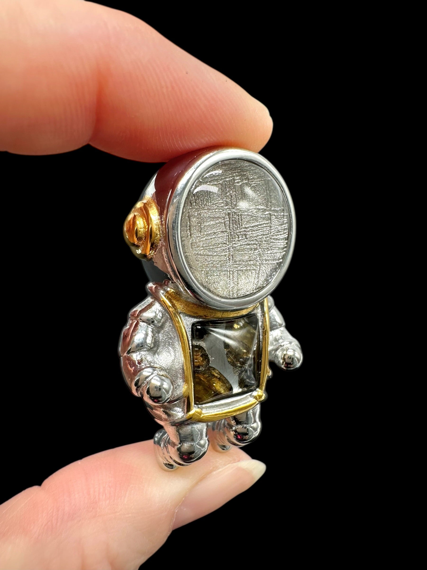 Astronaut pendant made from meteorites Aletai and Sericho - P/M126