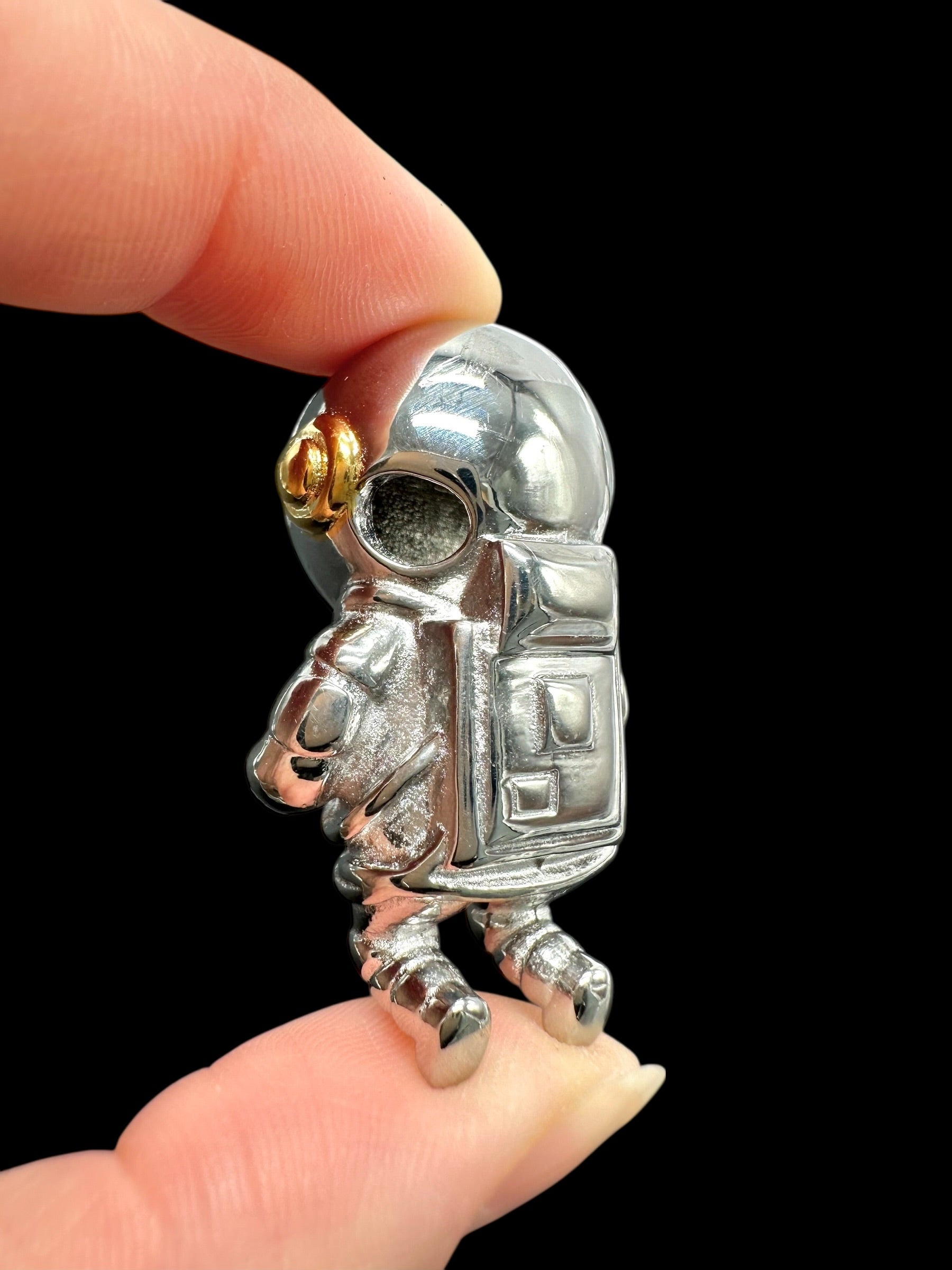Astronaut pendant made from meteorites Aletai and Sericho - P/M127