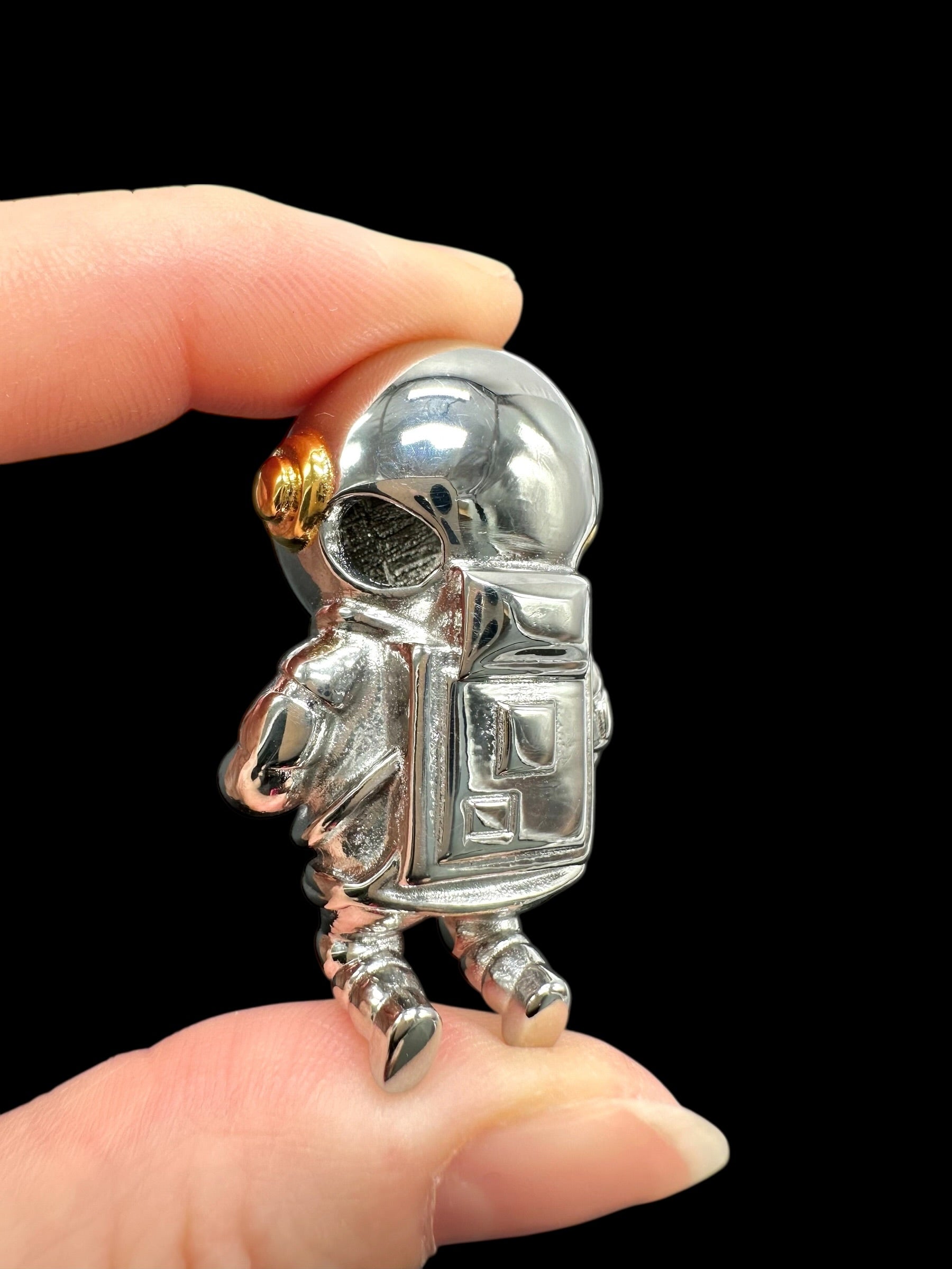 Astronaut pendant made from meteorites Aletai and Sericho - P/M128