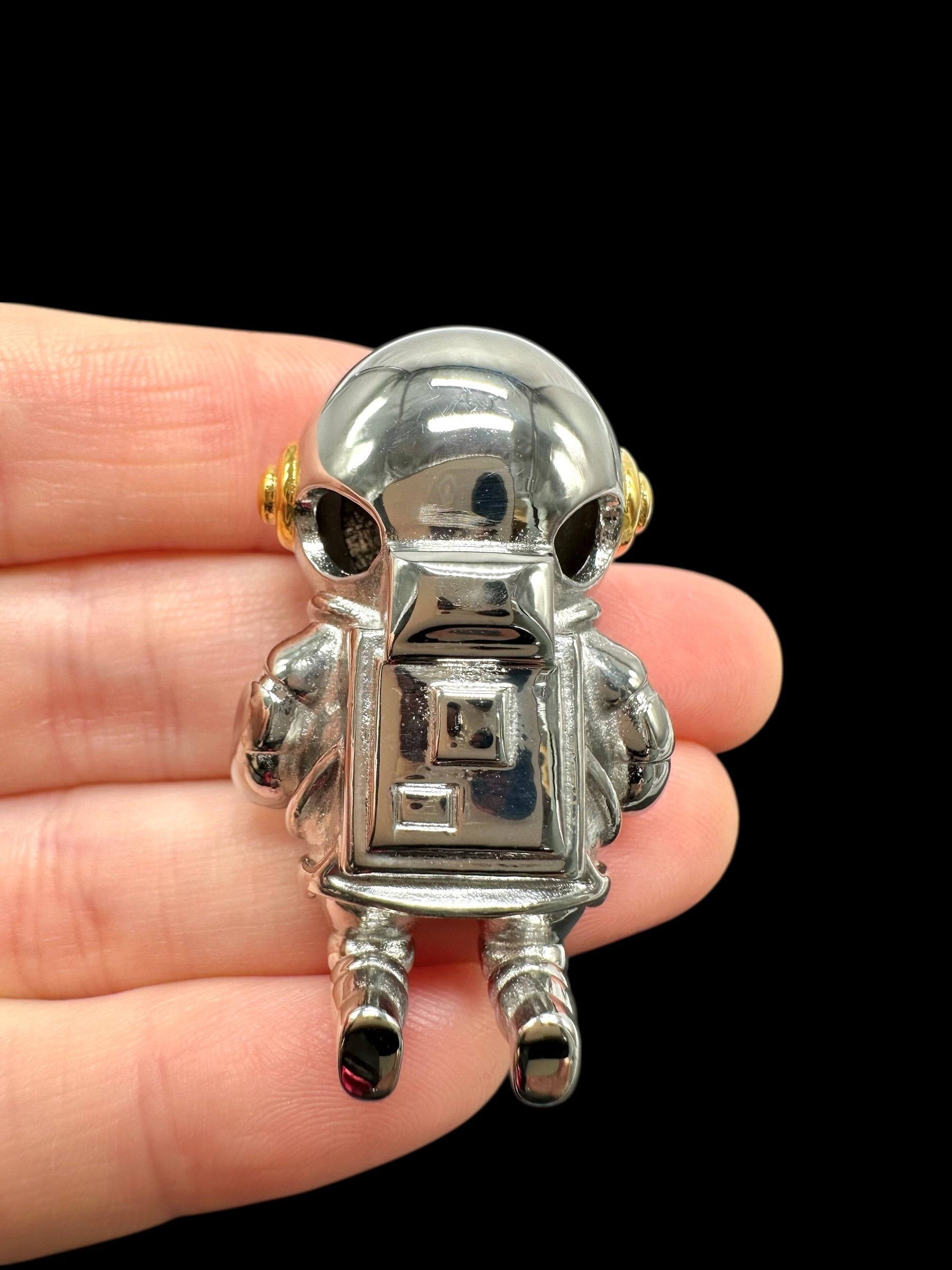 Astronaut pendant made from meteorites Aletai and Sericho - P/M128