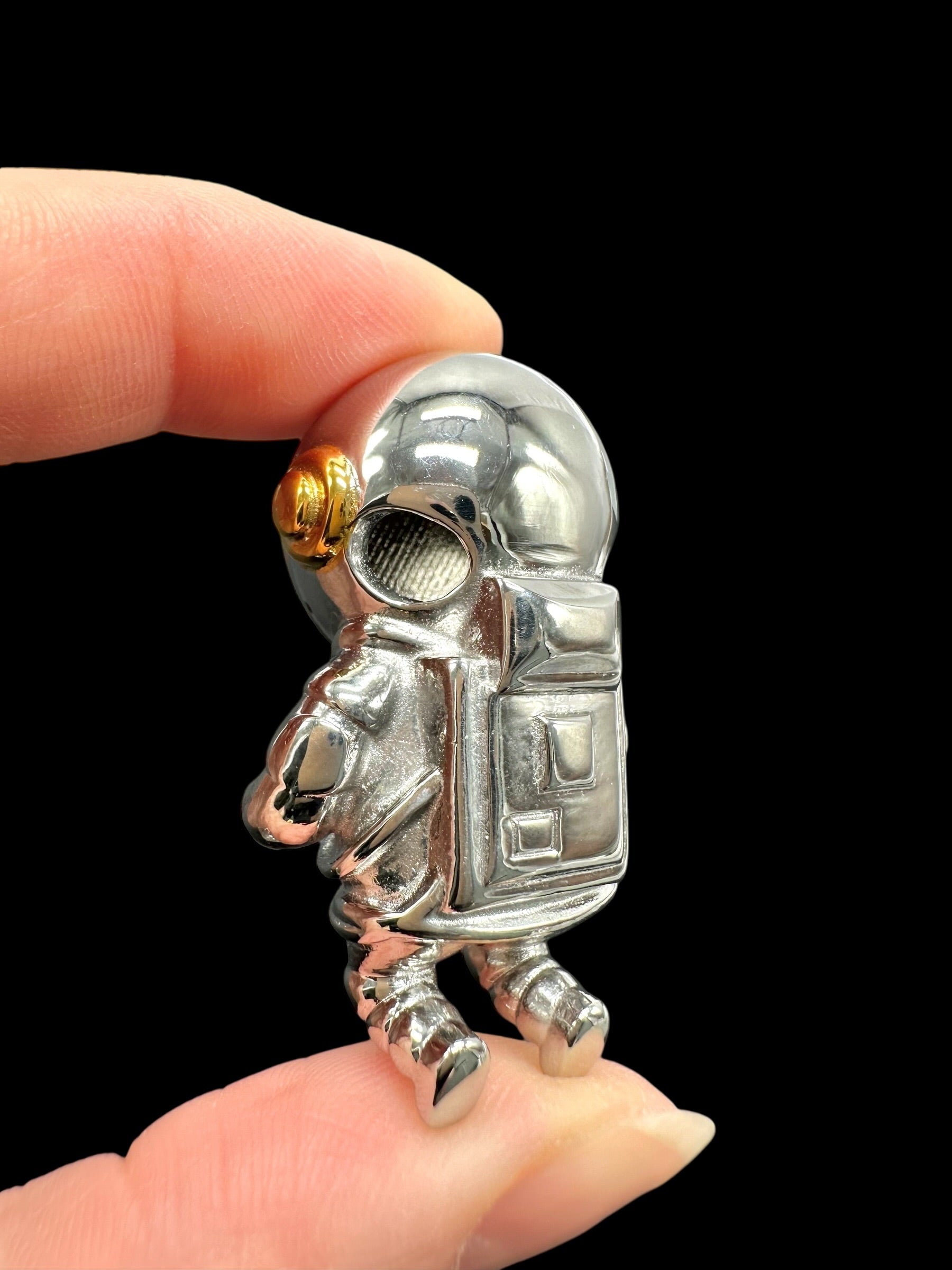 Astronaut pendant made from meteorites Aletai and Sericho - P/M130