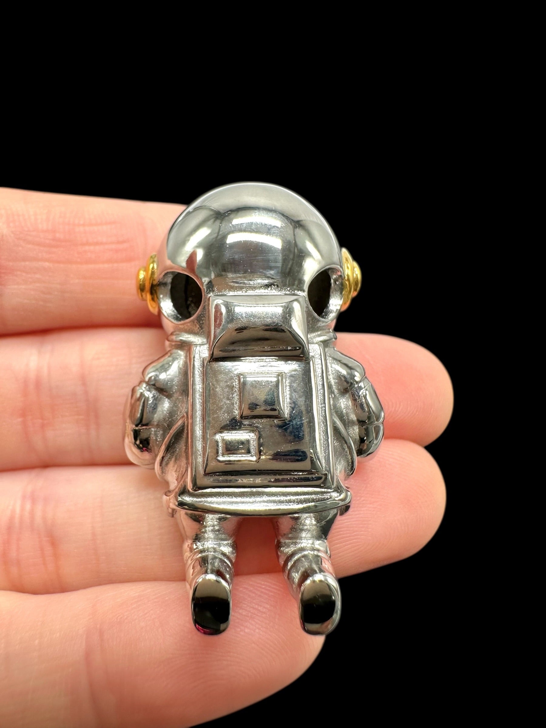 Astronaut pendant made from meteorites Aletai and Sericho - P/M130