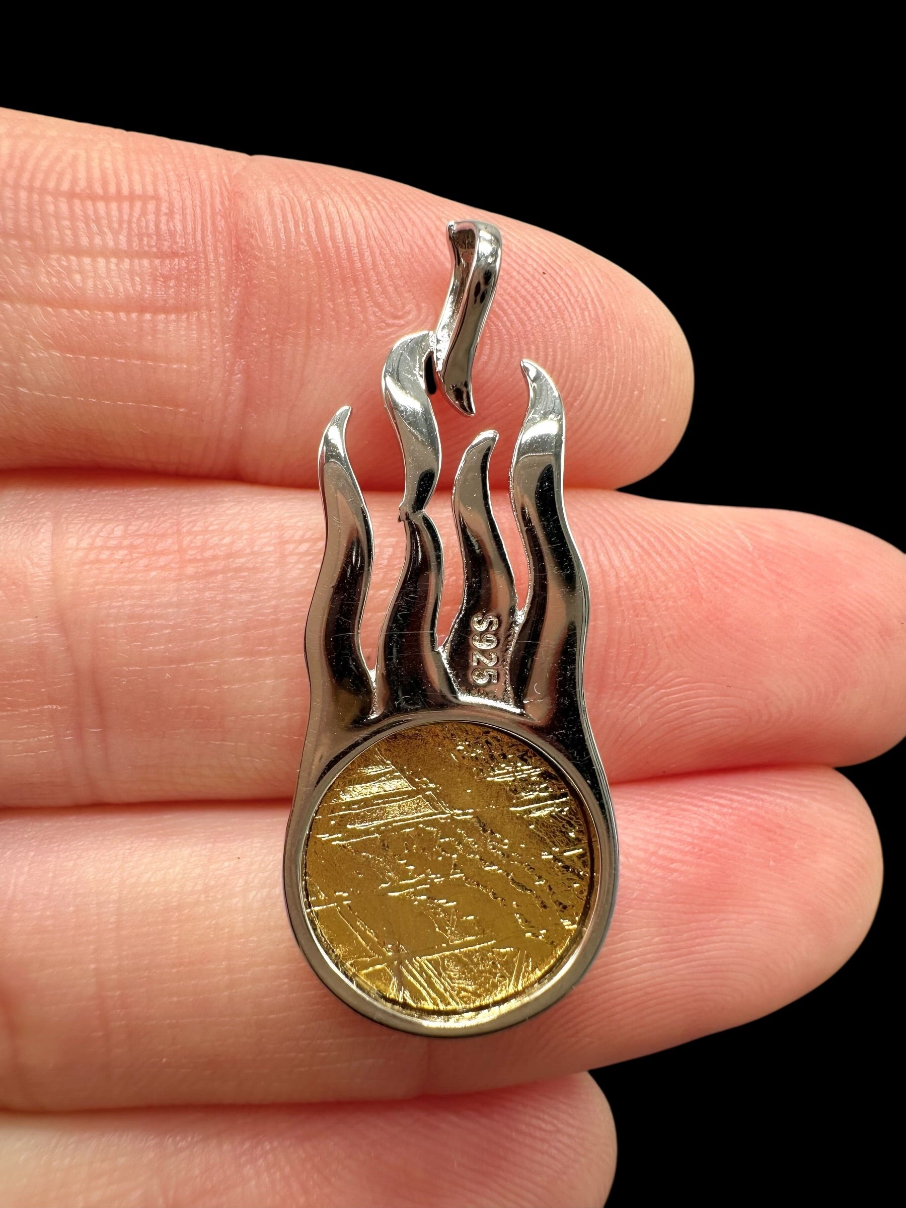 Comet pendant made from the Aletai meteorite - P/M133