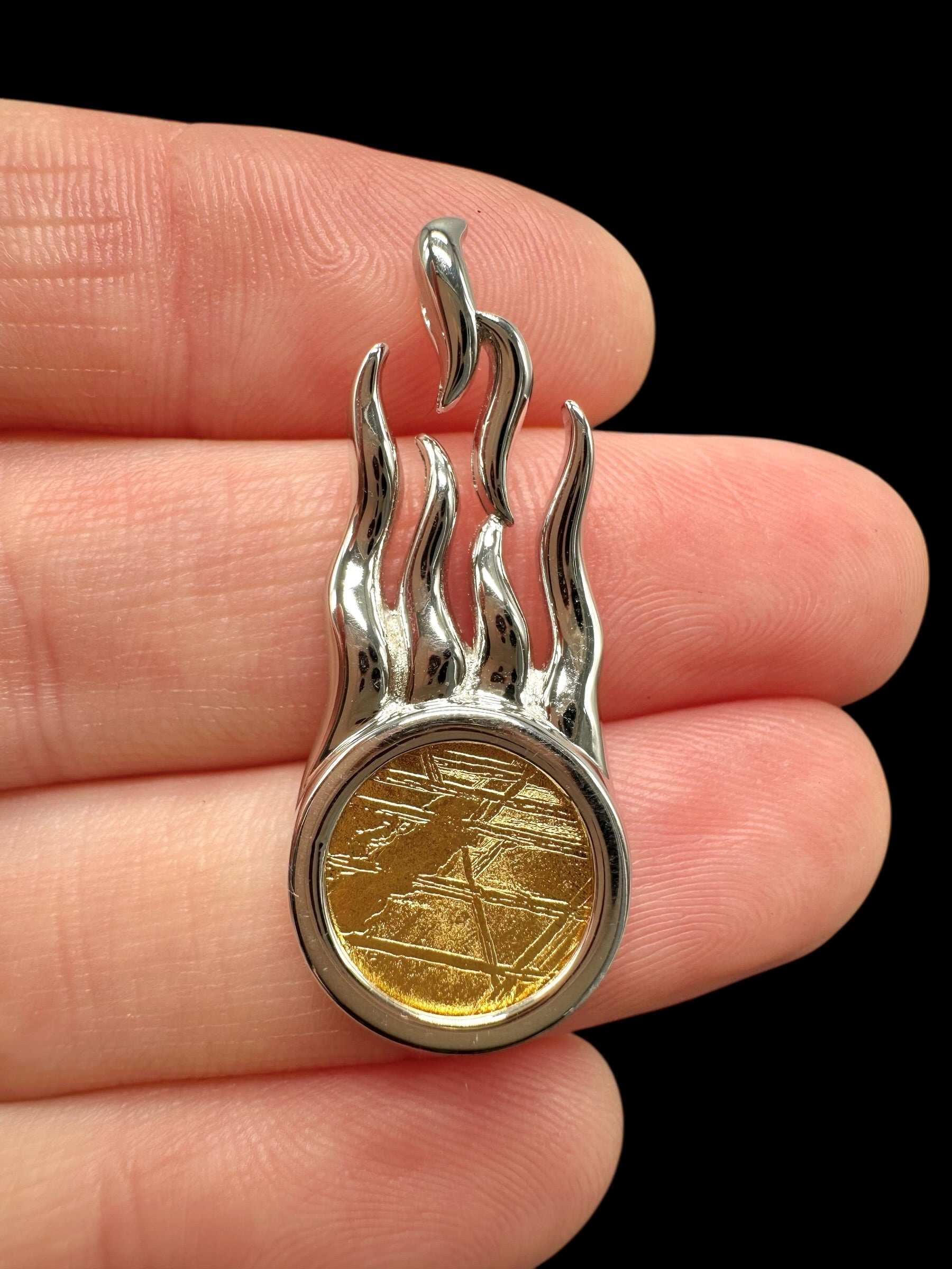 Comet pendant made from the Aletai meteorite - P/M133