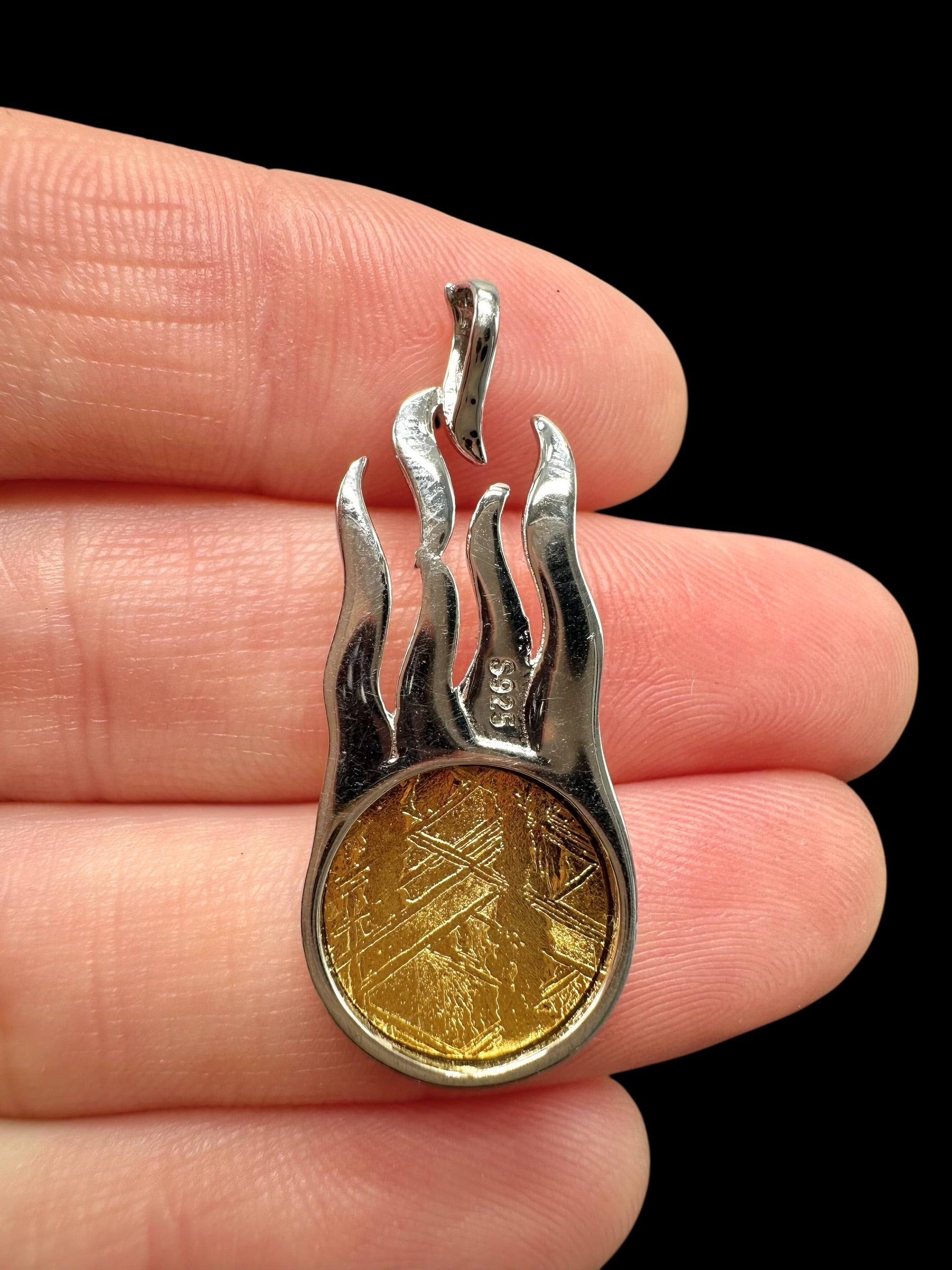 Comet pendant made from the Aletai meteorite - P/M134