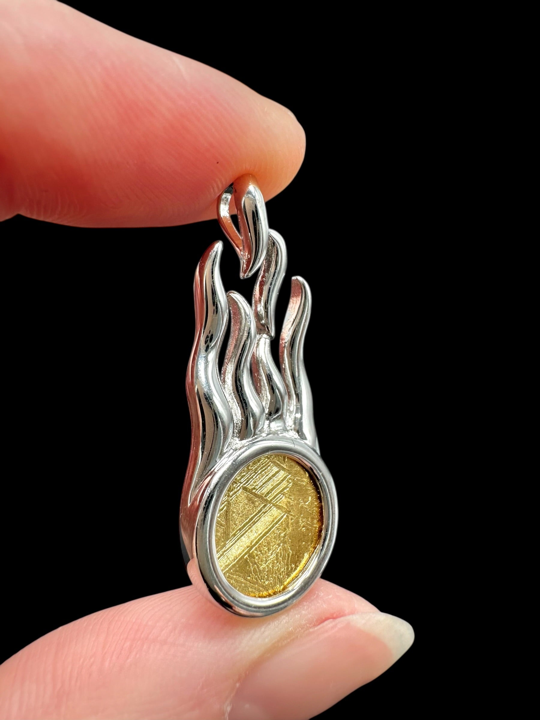 Comet pendant made from the Aletai meteorite - P/M134