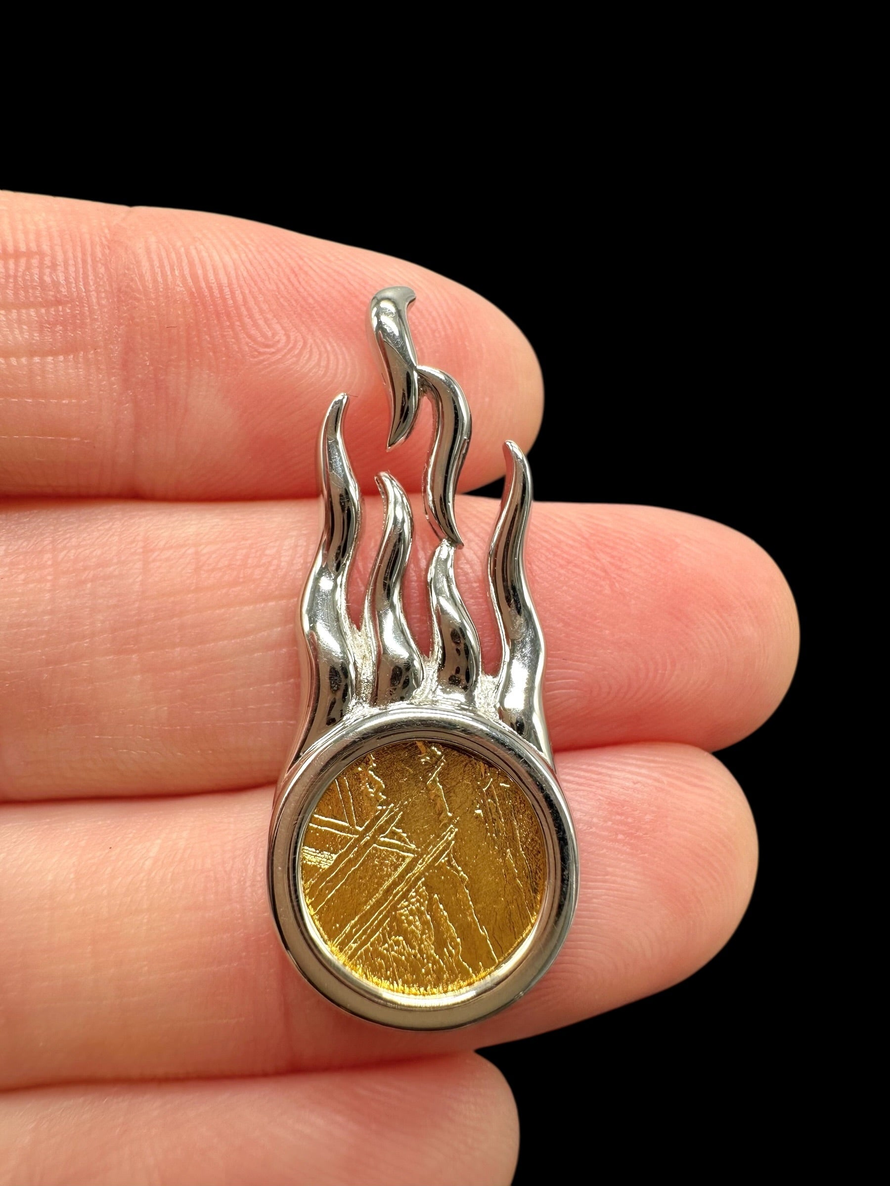 Comet pendant made from the Aletai meteorite - P/M135