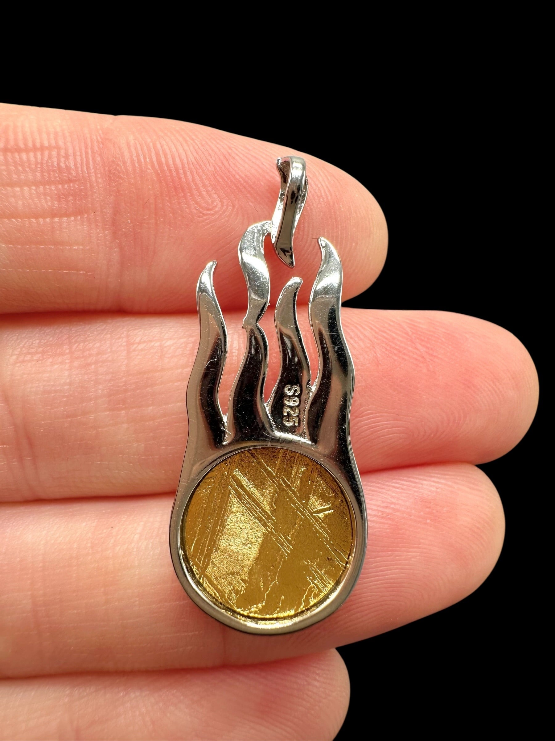 Comet pendant made from the Aletai meteorite - P/M135