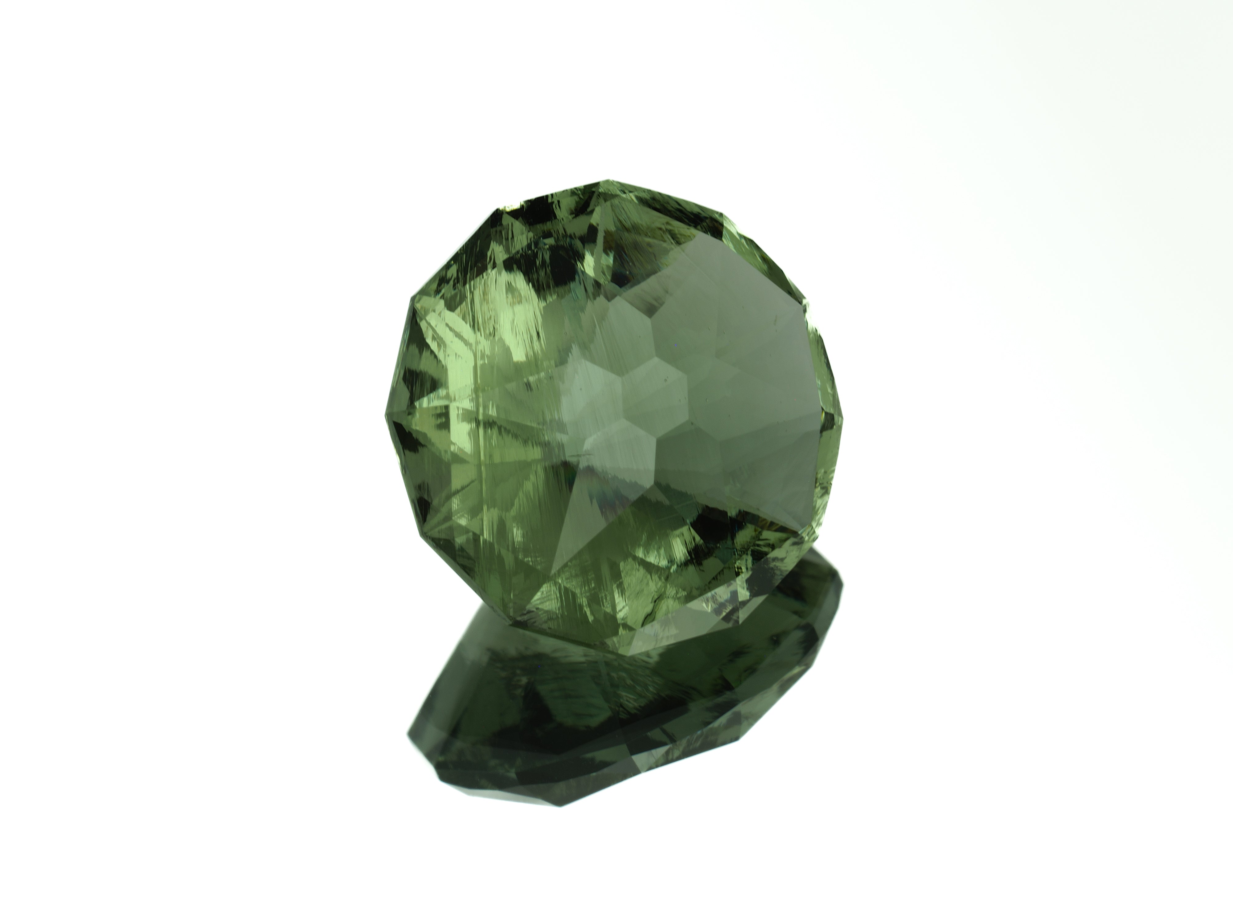Faceted moldavite 3,6ct – TOP quality - BV083