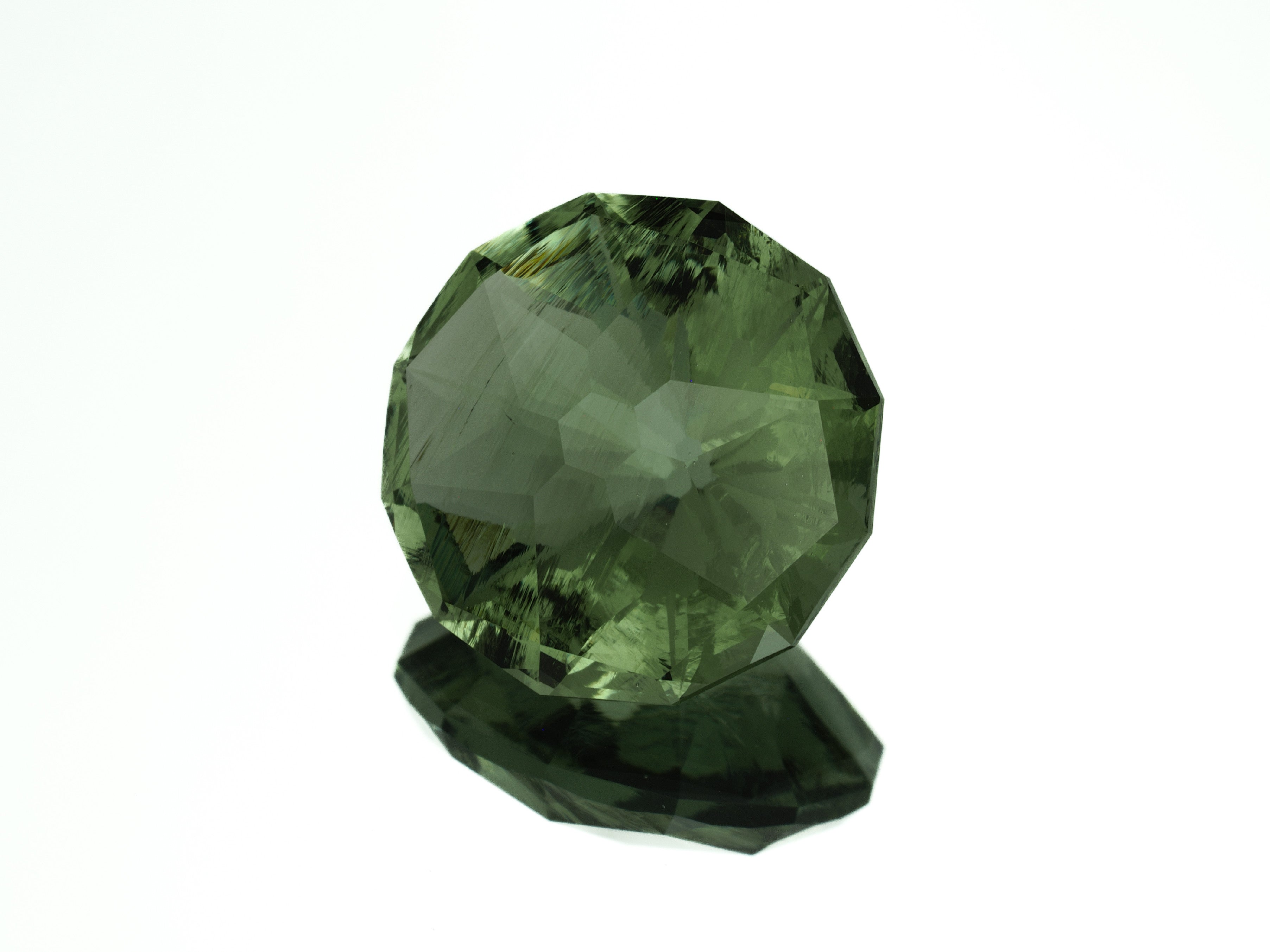 Faceted moldavite 3,6ct – TOP quality - BV083
