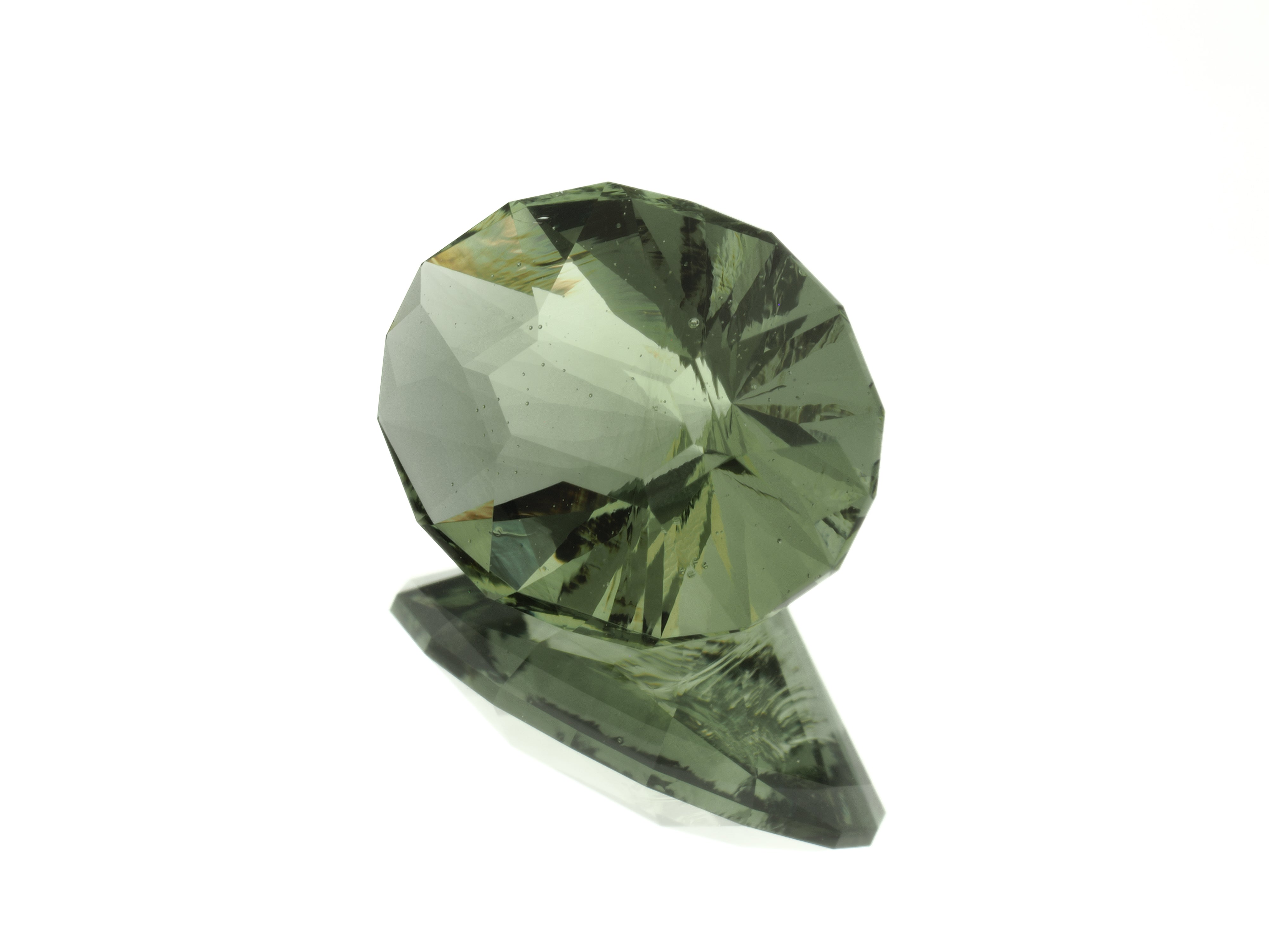 Faceted moldavite 2,7ct – TOP quality - BV085