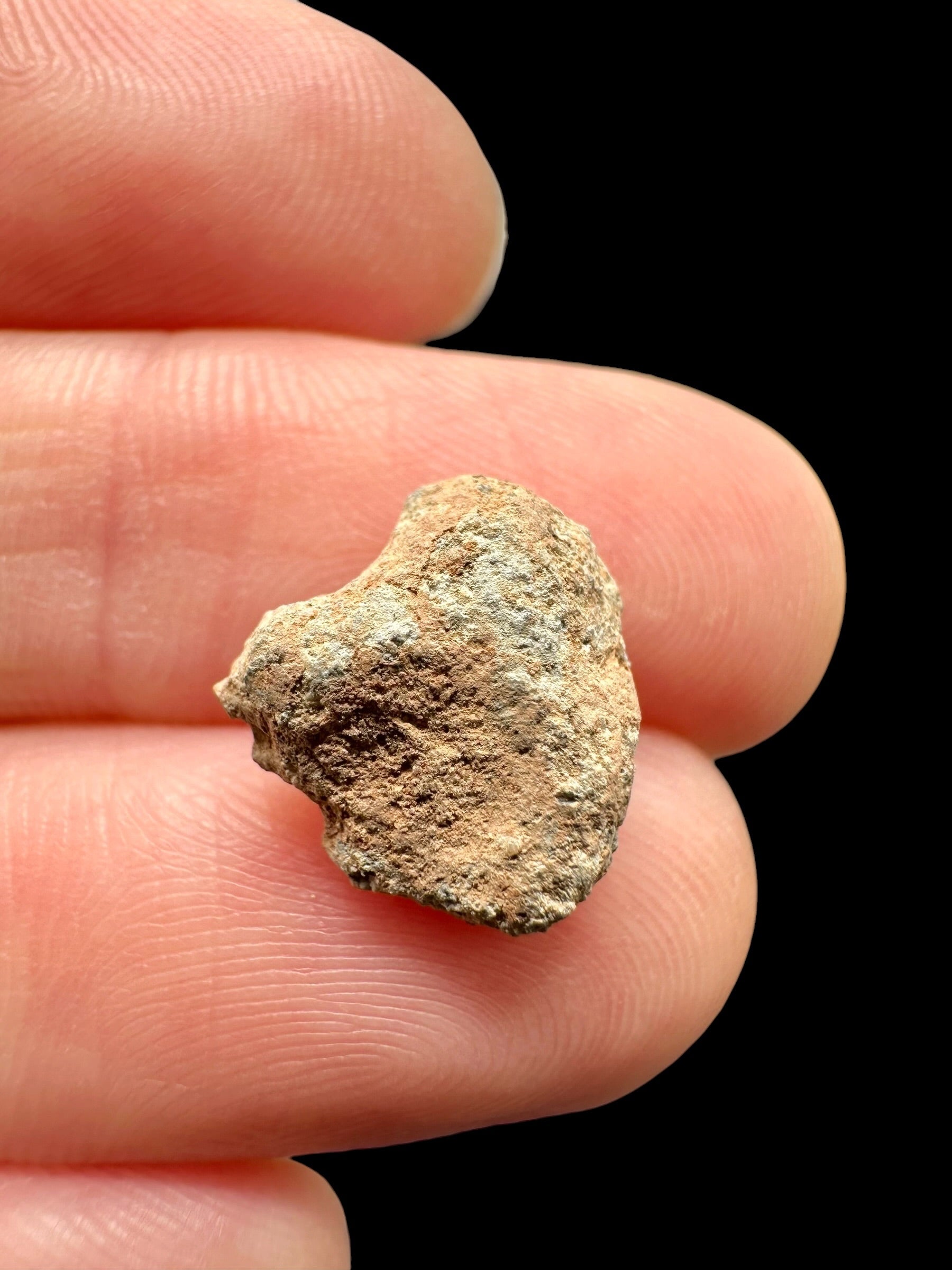 Lunar meteorite Bechar 007 – 0,6g – Algeria - MEBA132