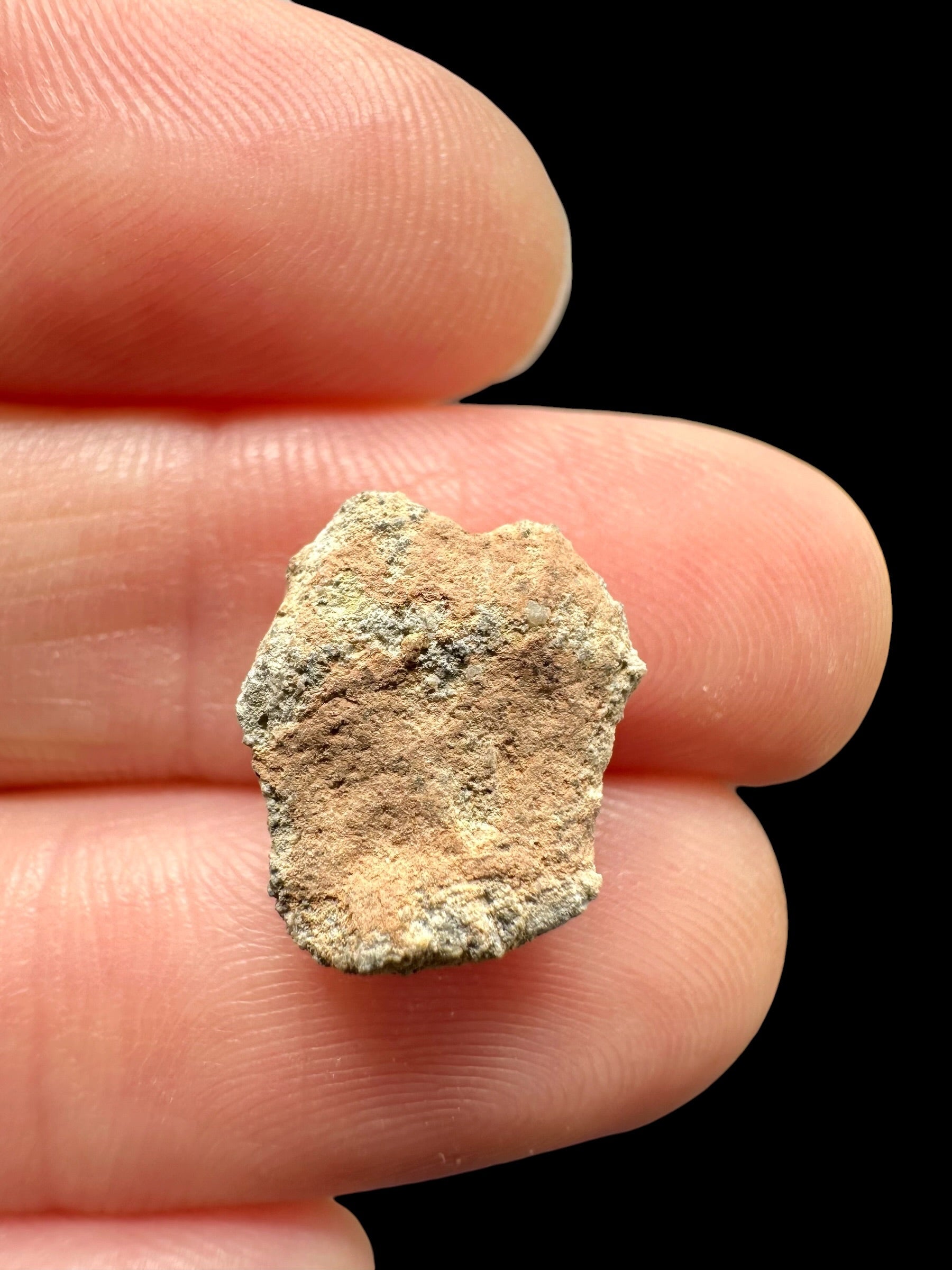 Lunar meteorite Bechar 007 – 0,8g – Algeria - MEBA136