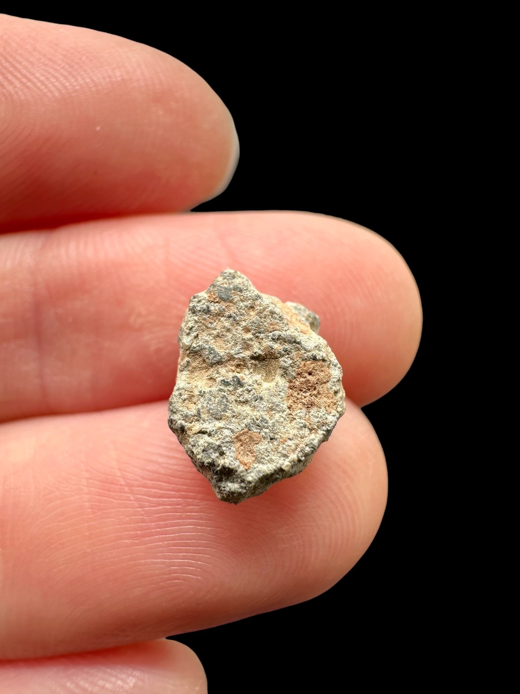 Lunar meteorite Bechar 007 – 0,6g – Algeria - MEBA138