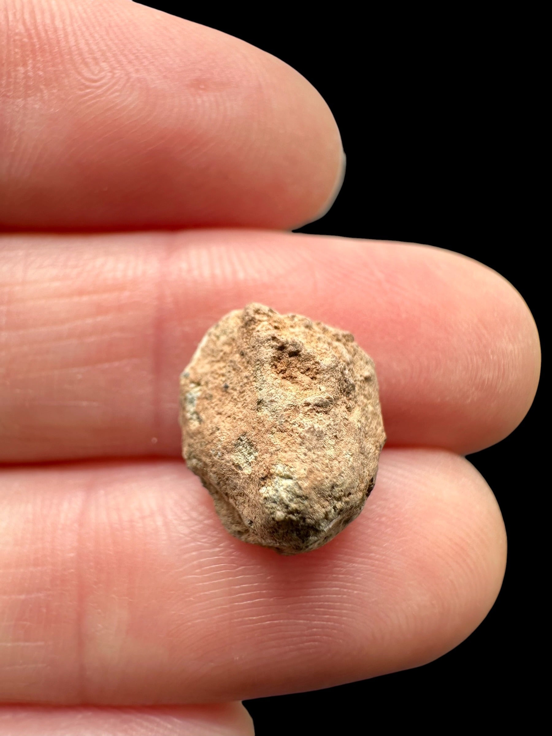 Lunar meteorite Bechar 007 – 0,9g – Algeria - MEBA139