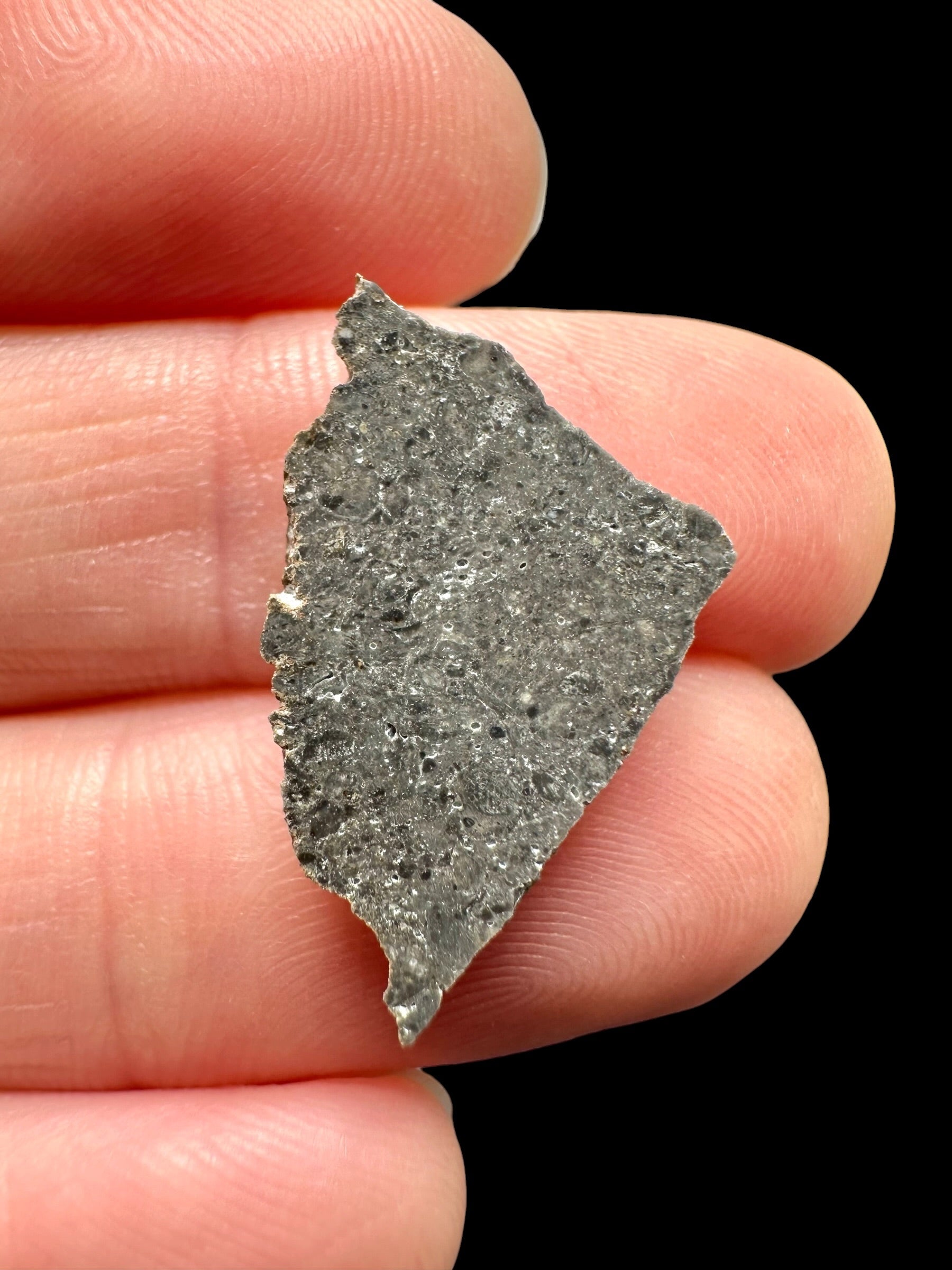 Lunar meteorite NWA 17865 – 0,9g – Algeria - MENWL17