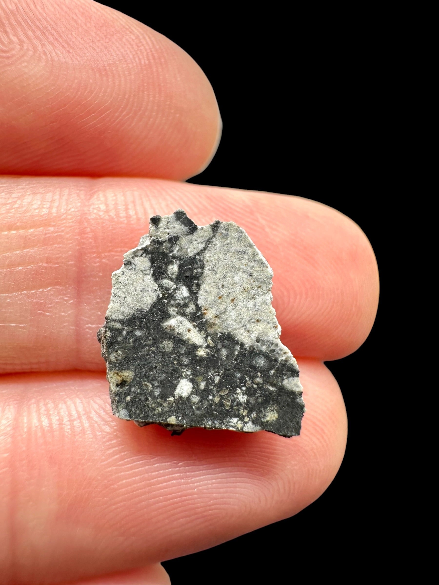 Lunar meteorite Ouargla 008 – 0,9g – Algeria - MEOU22