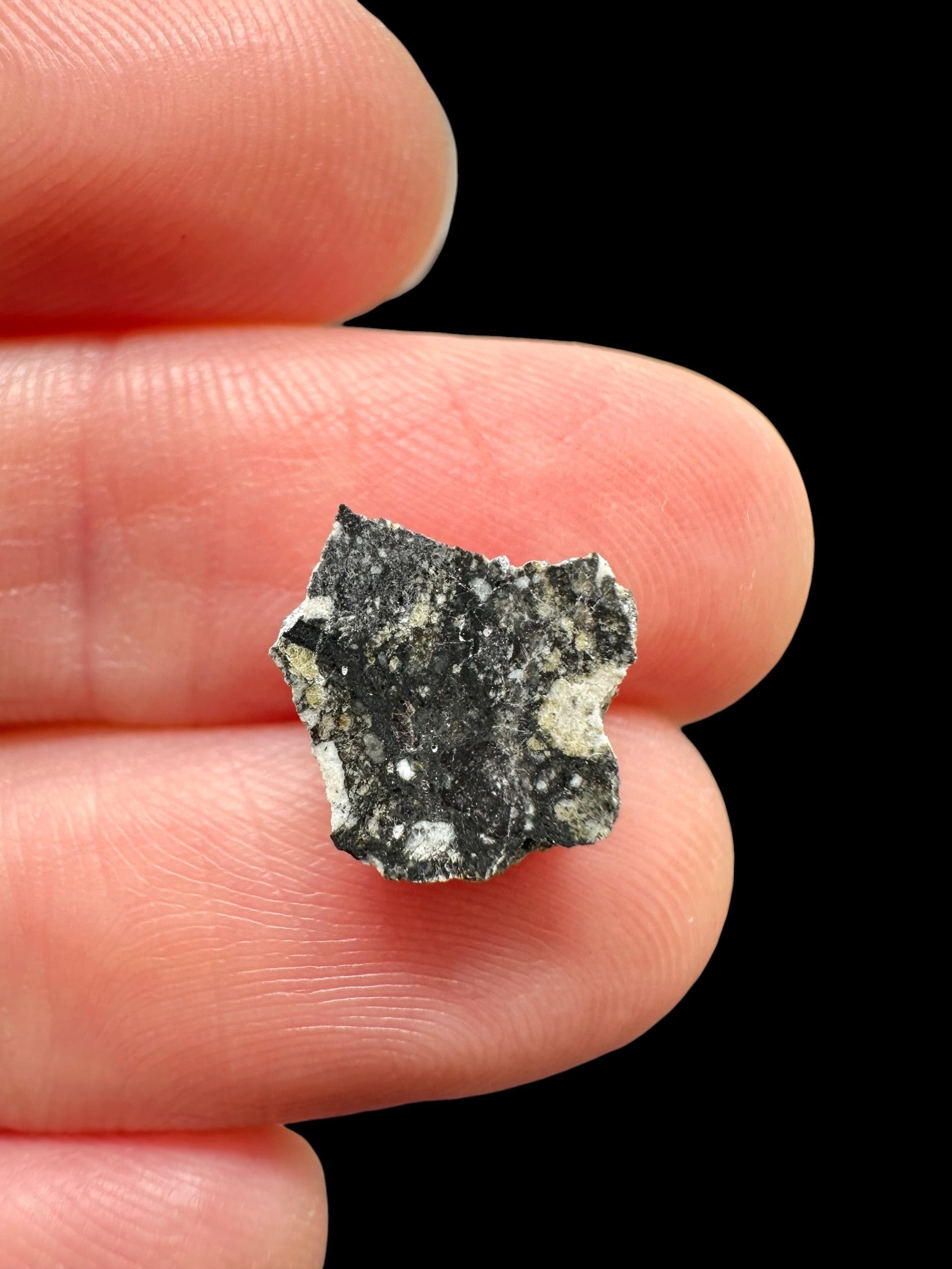 Lunar meteorite Ouargla 008 – 0,4g – Algeria - MEOU25