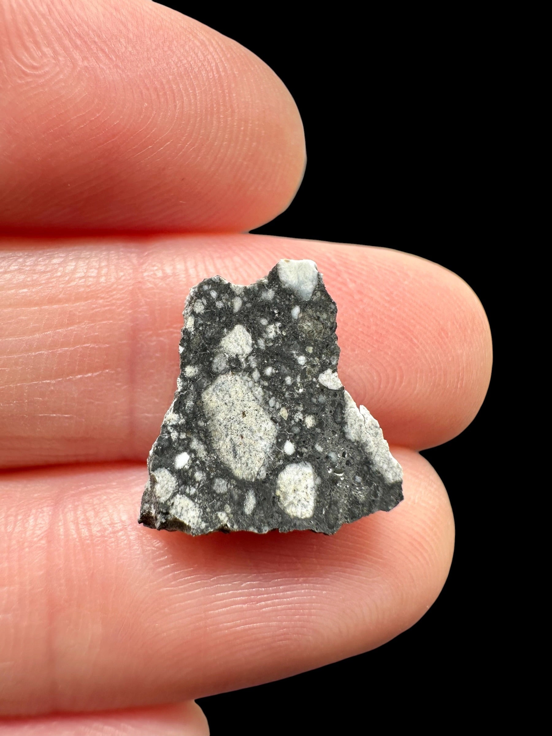 Lunar meteorite Ouargla 008 – 0,9g – Algeria - MEOU34