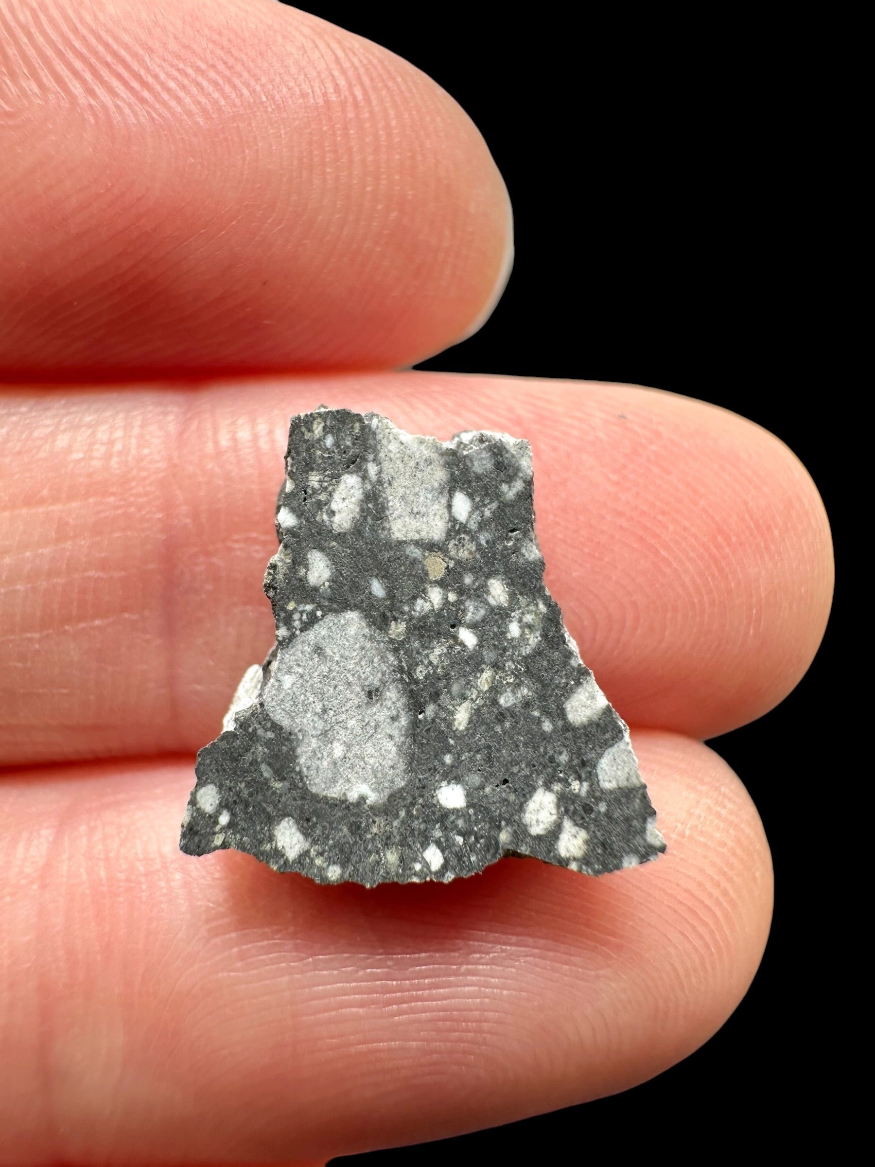 Lunar meteorite Ouargla 008 – 0,9g – Algeria - MEOU34