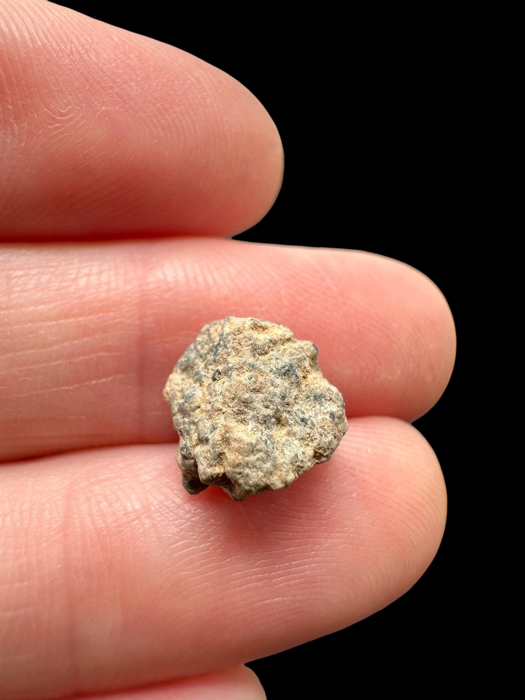 Lunar meteorite Bechar 007 – 0,8g – Algeria - MEBA141