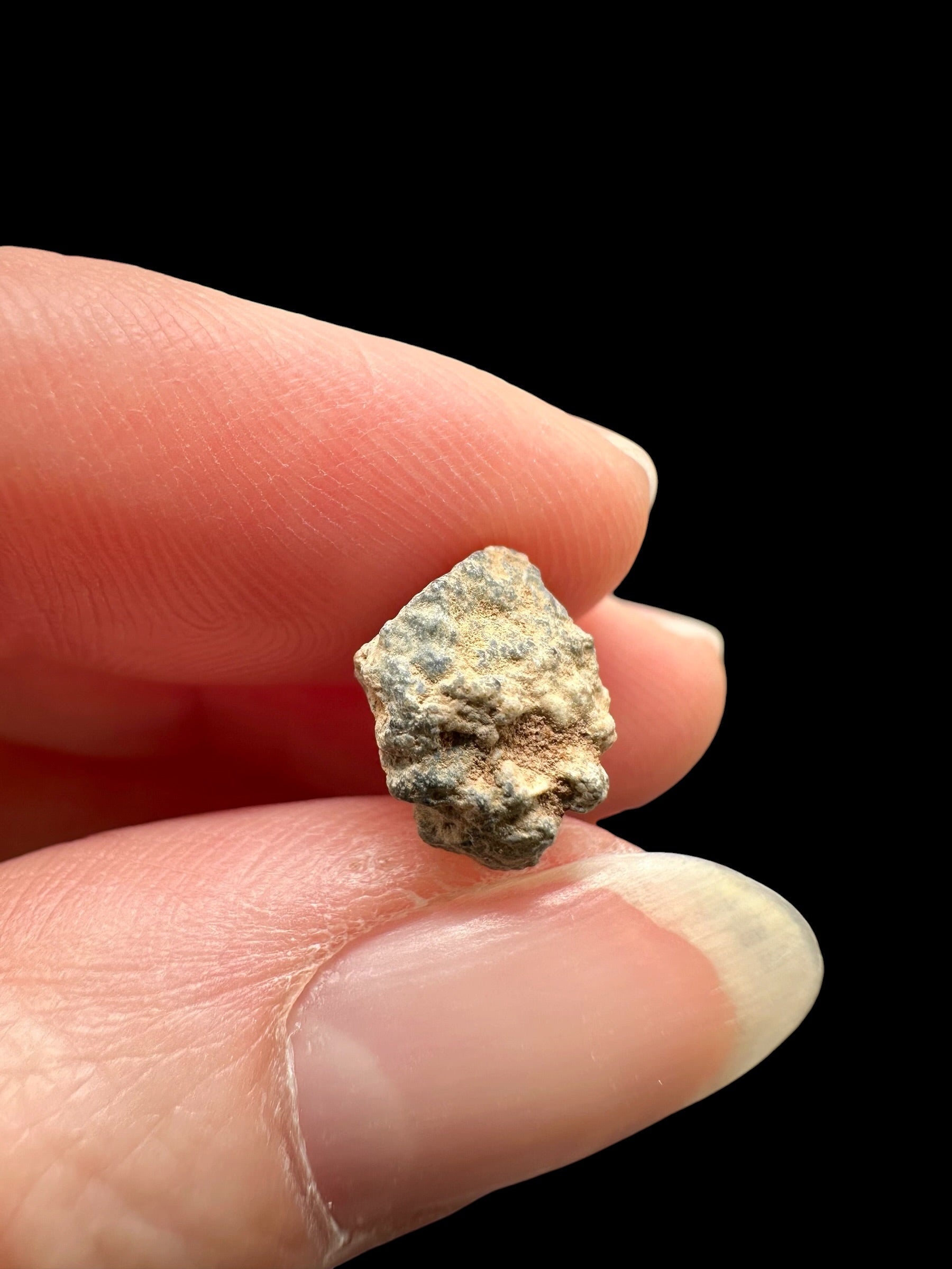 Lunar meteorite Bechar 007 – 0,8g – Algeria - MEBA141