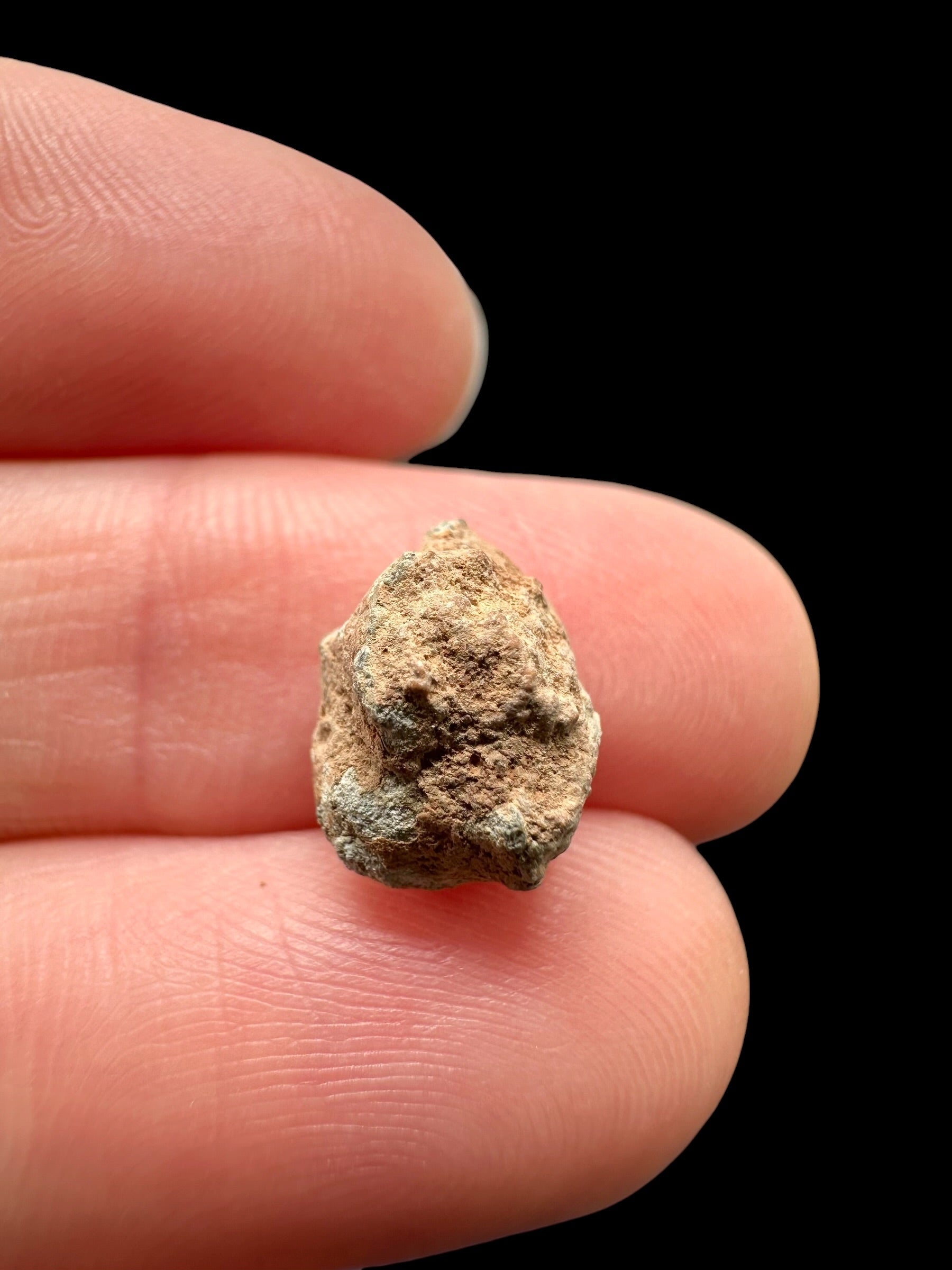 Lunar meteorite Bechar 007 – 0,6g – Algeria - MEBA142