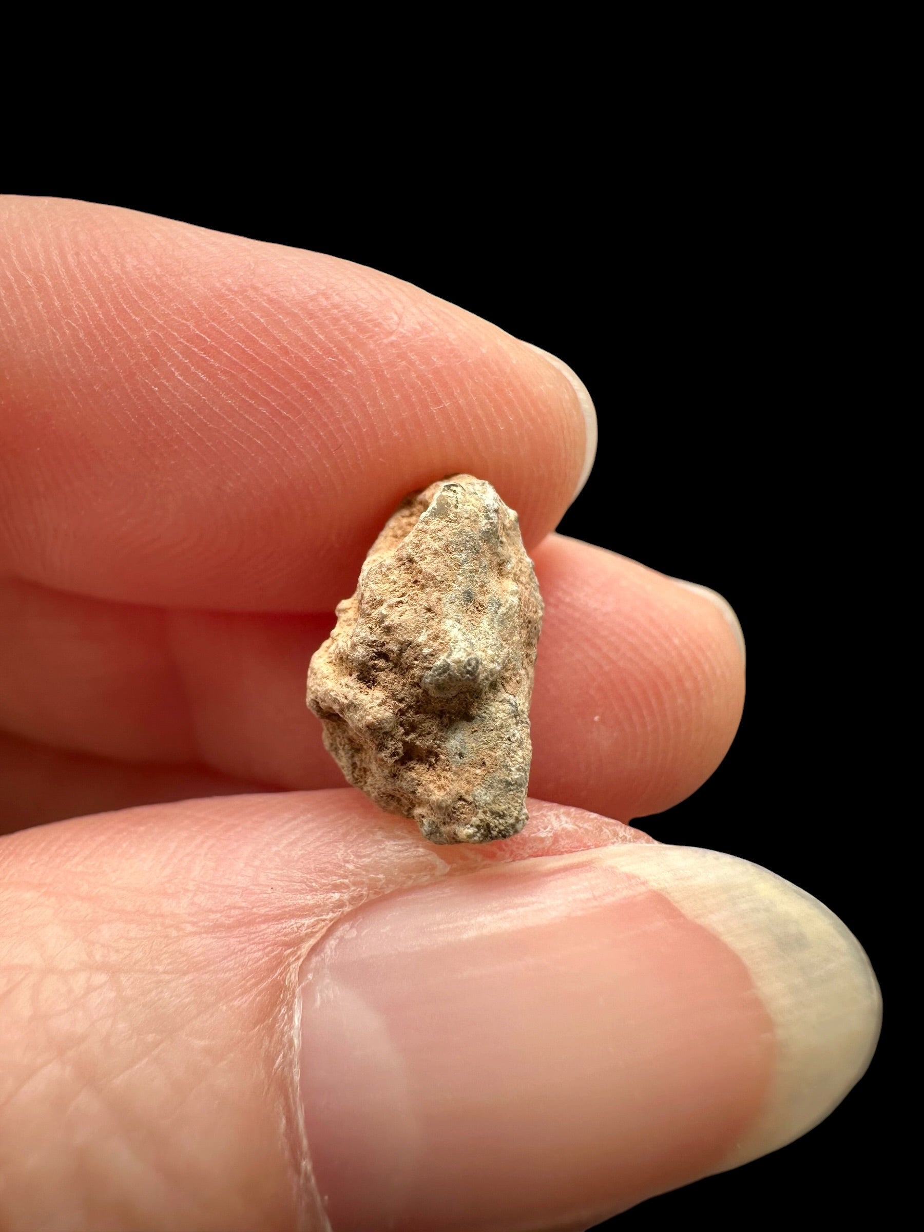 Lunar meteorite Bechar 007 – 0,9g – Algeria - MEBA143