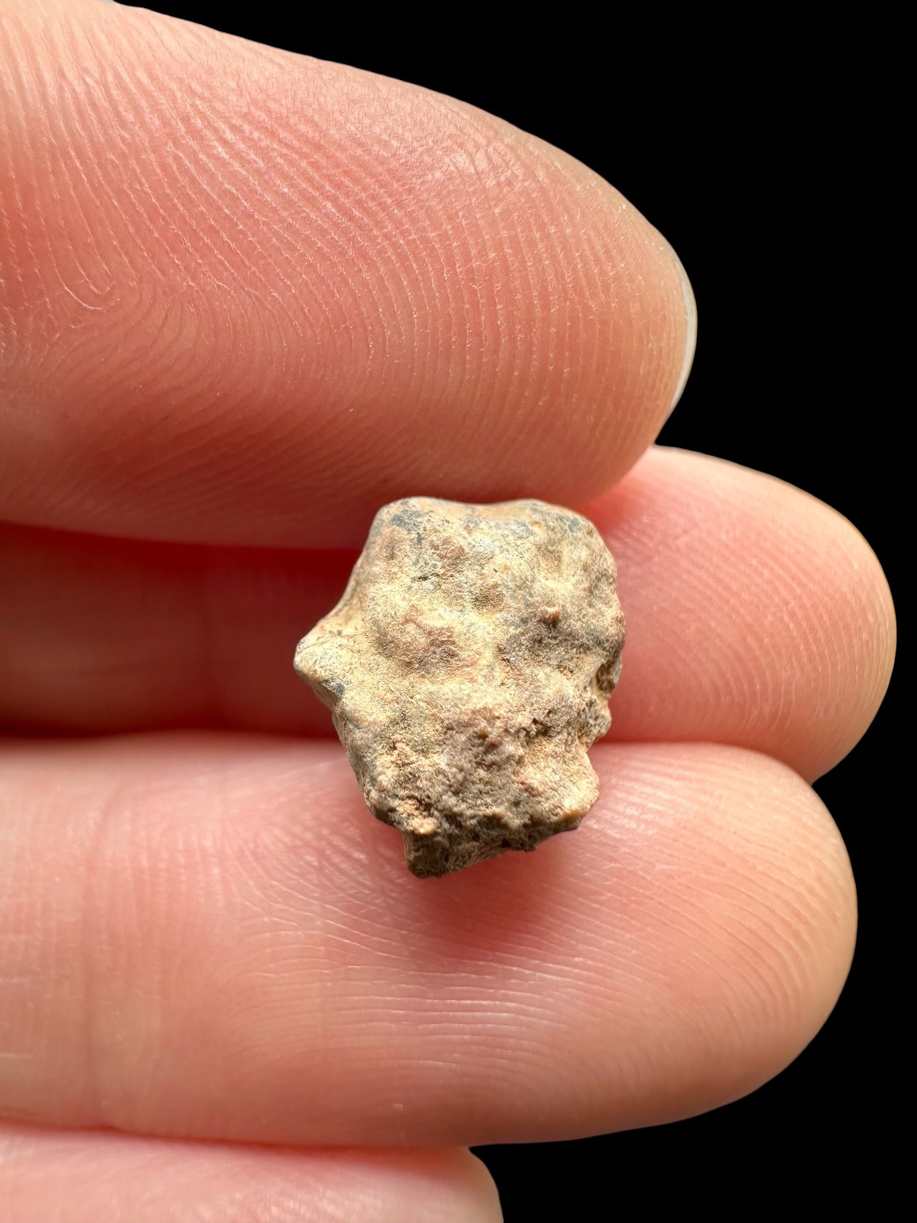 Lunar meteorite Bechar 007 – 0,7g – Algeria - MEBA145