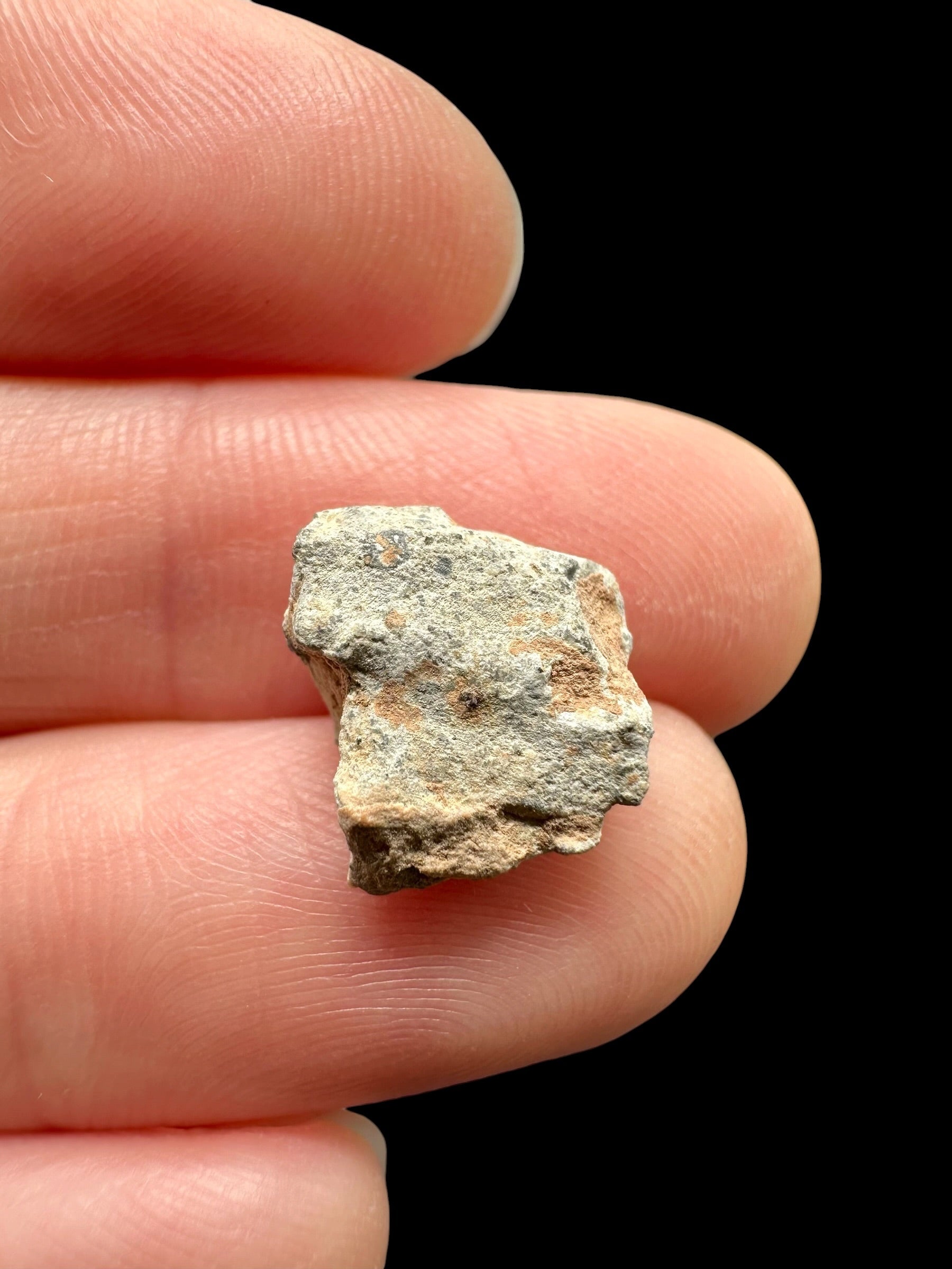Lunar meteorite Bechar 007 – 0,8g – Algeria - MEBA146