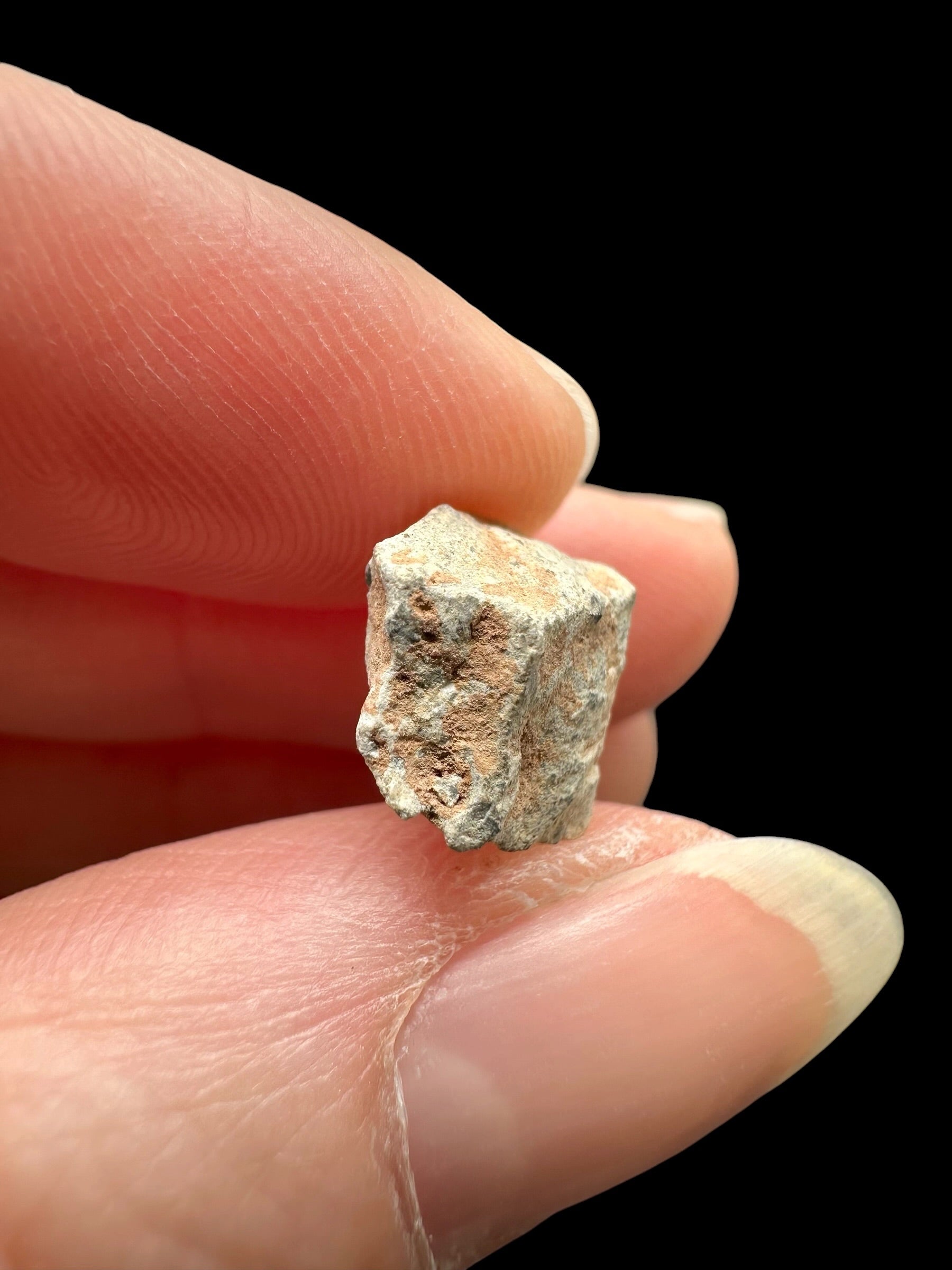 Lunar meteorite Bechar 007 – 0,8g – Algeria - MEBA146